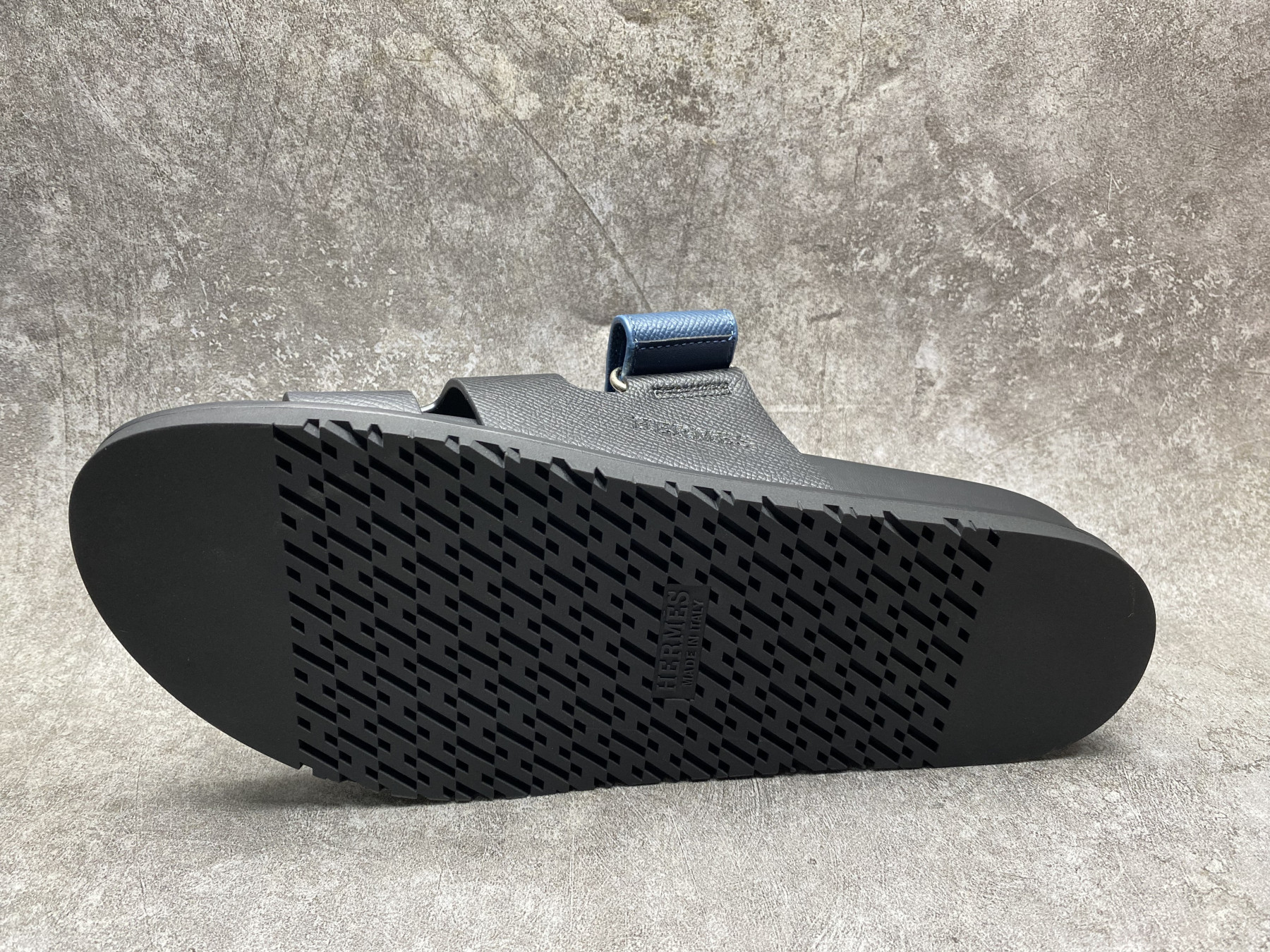 UA H**me5 Chypre Sandal