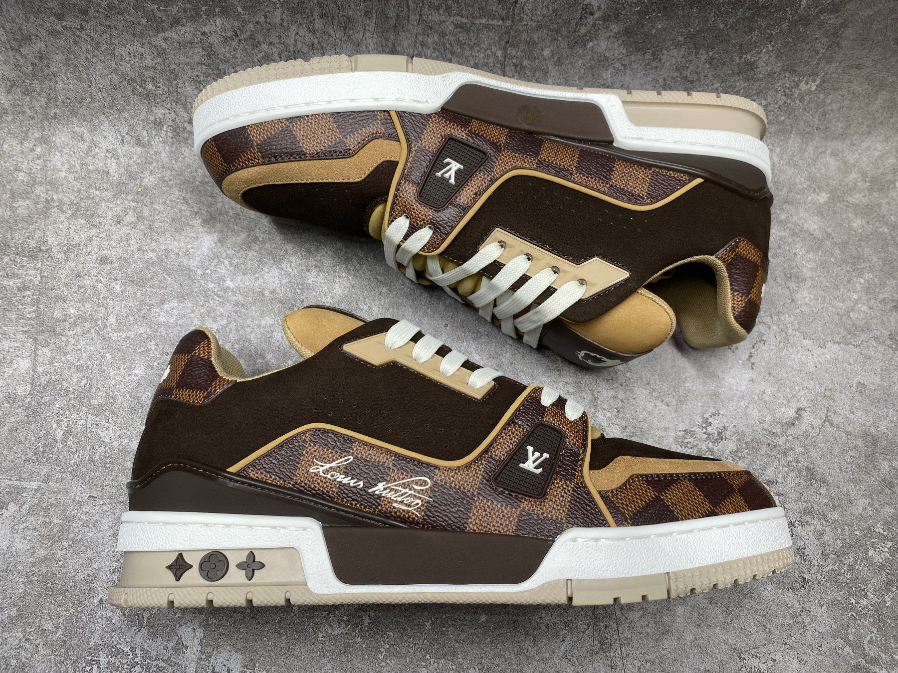 UA LV trainer Sneakers