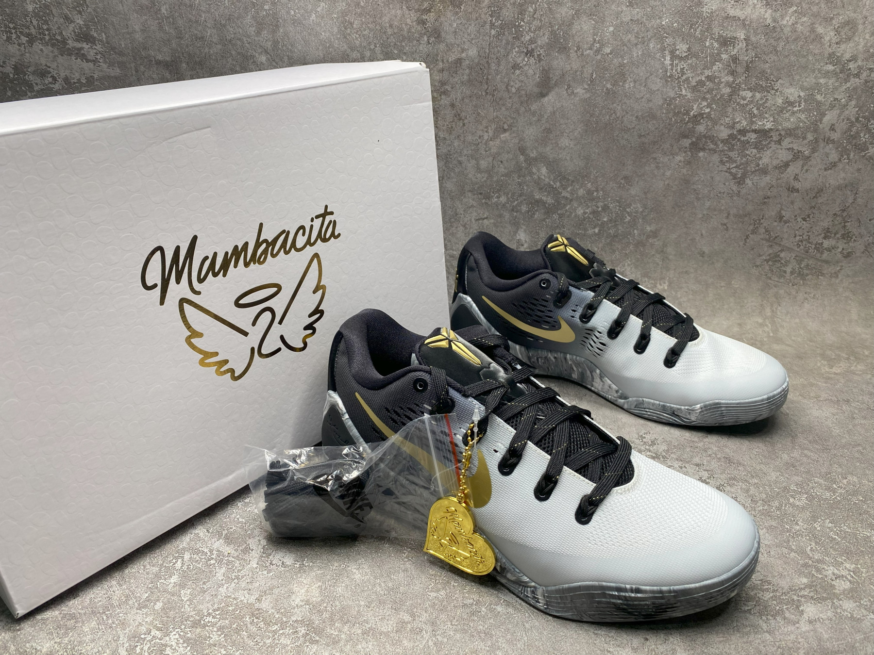 UA Nike Kobe 9 EM Low Protro