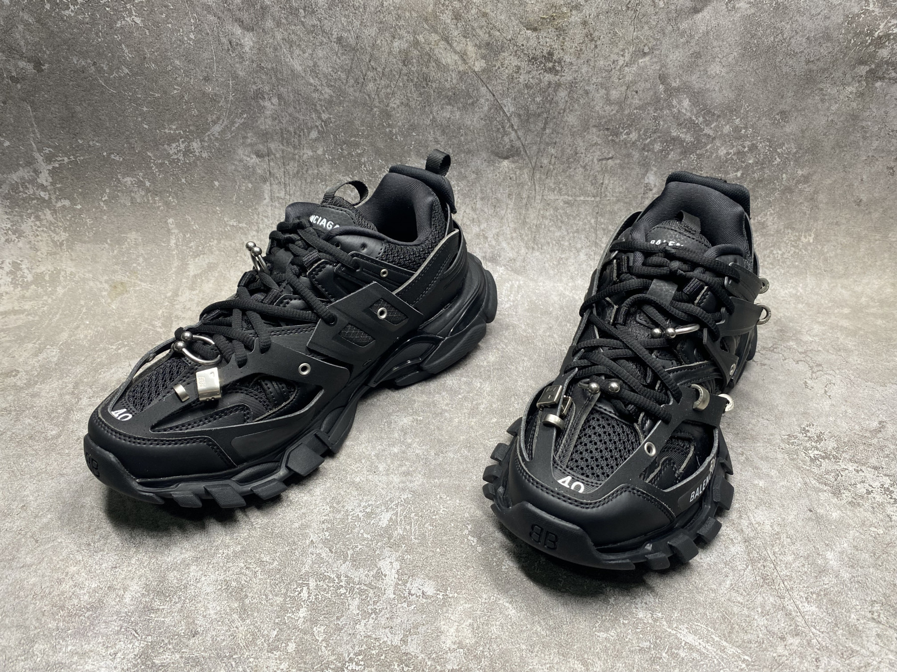 ua Ba1en*iaga track sneaker
