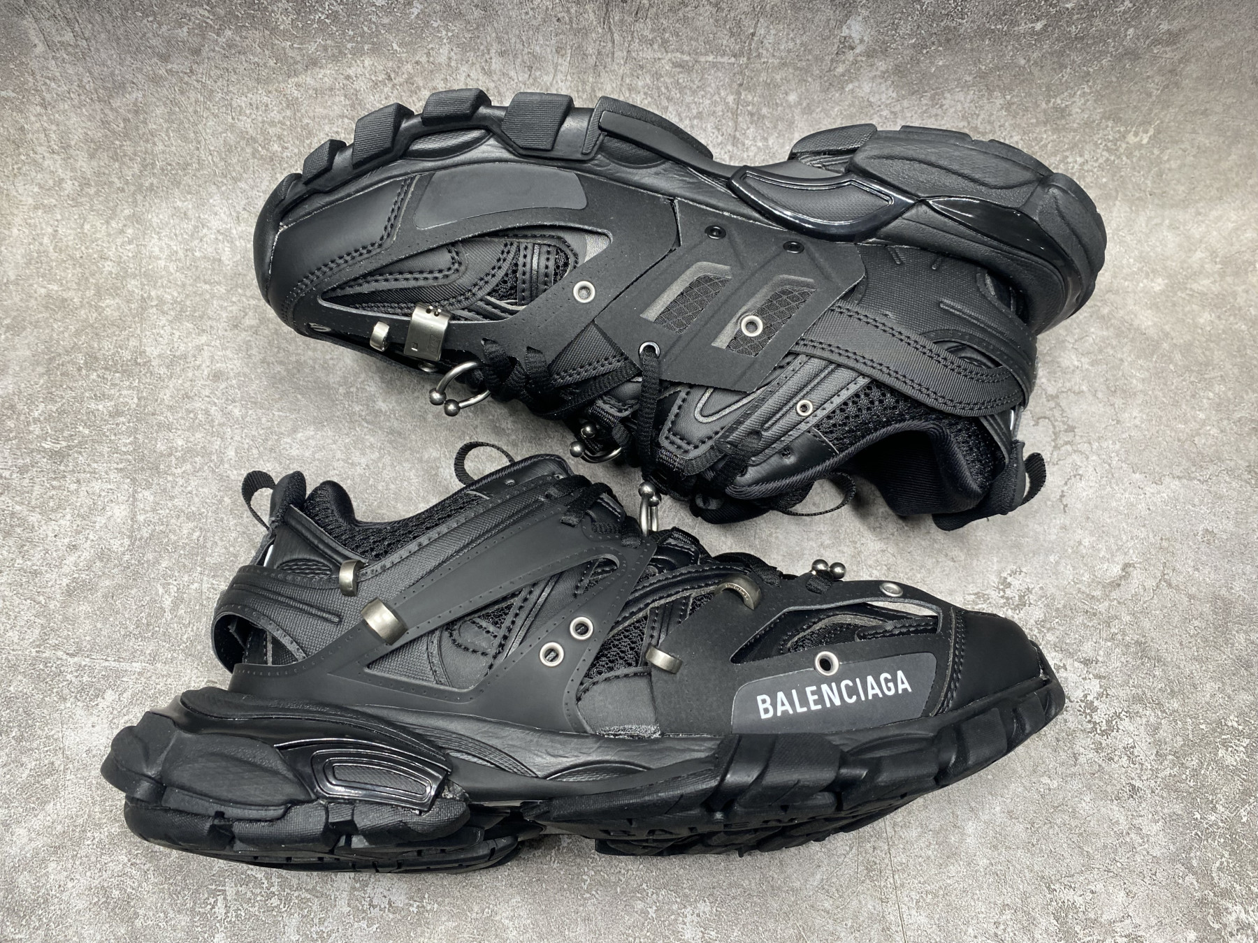 ua Ba1en*iaga track sneaker