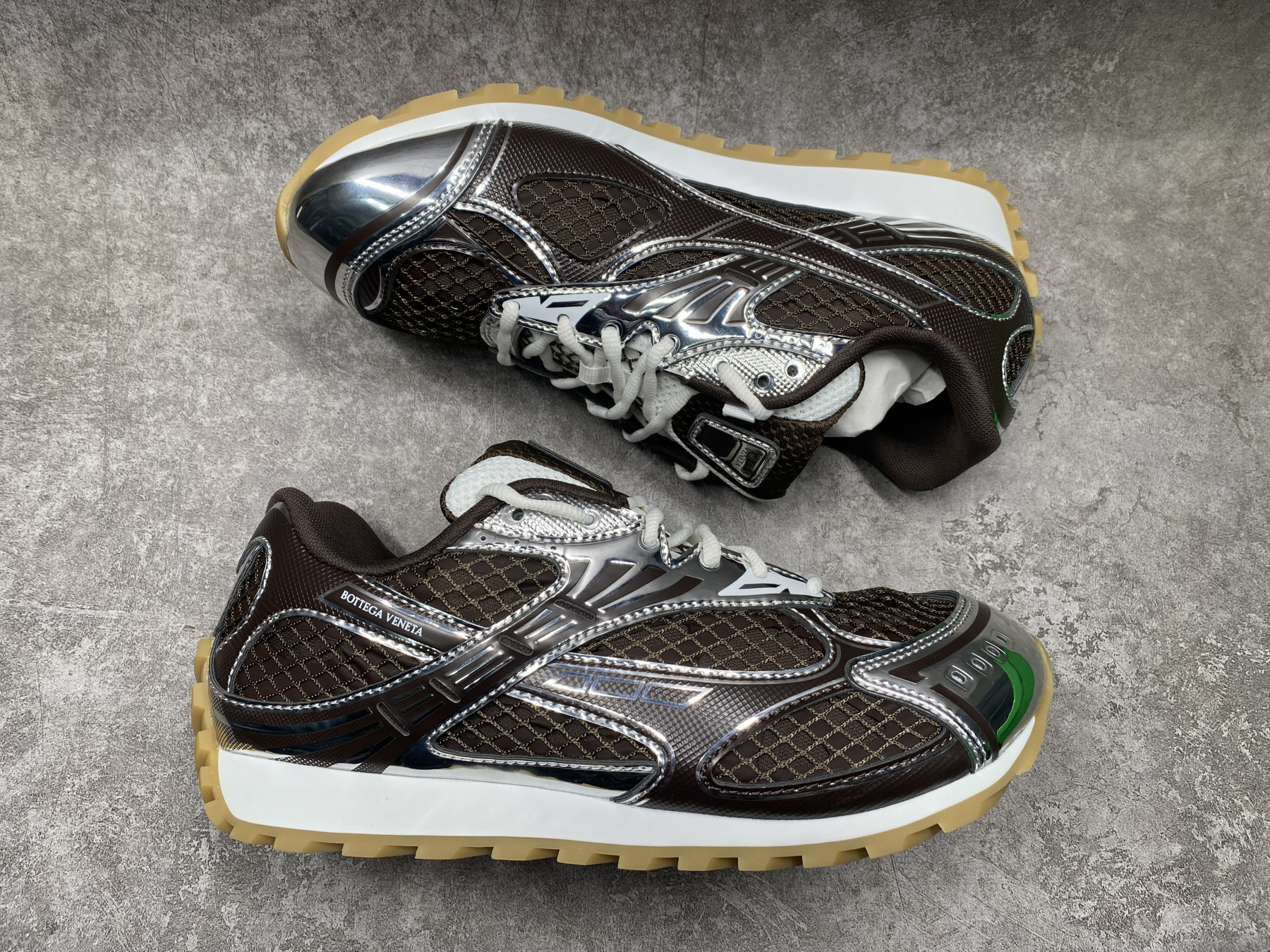 ua b0tt*ga Ven*ta orbit sneaker