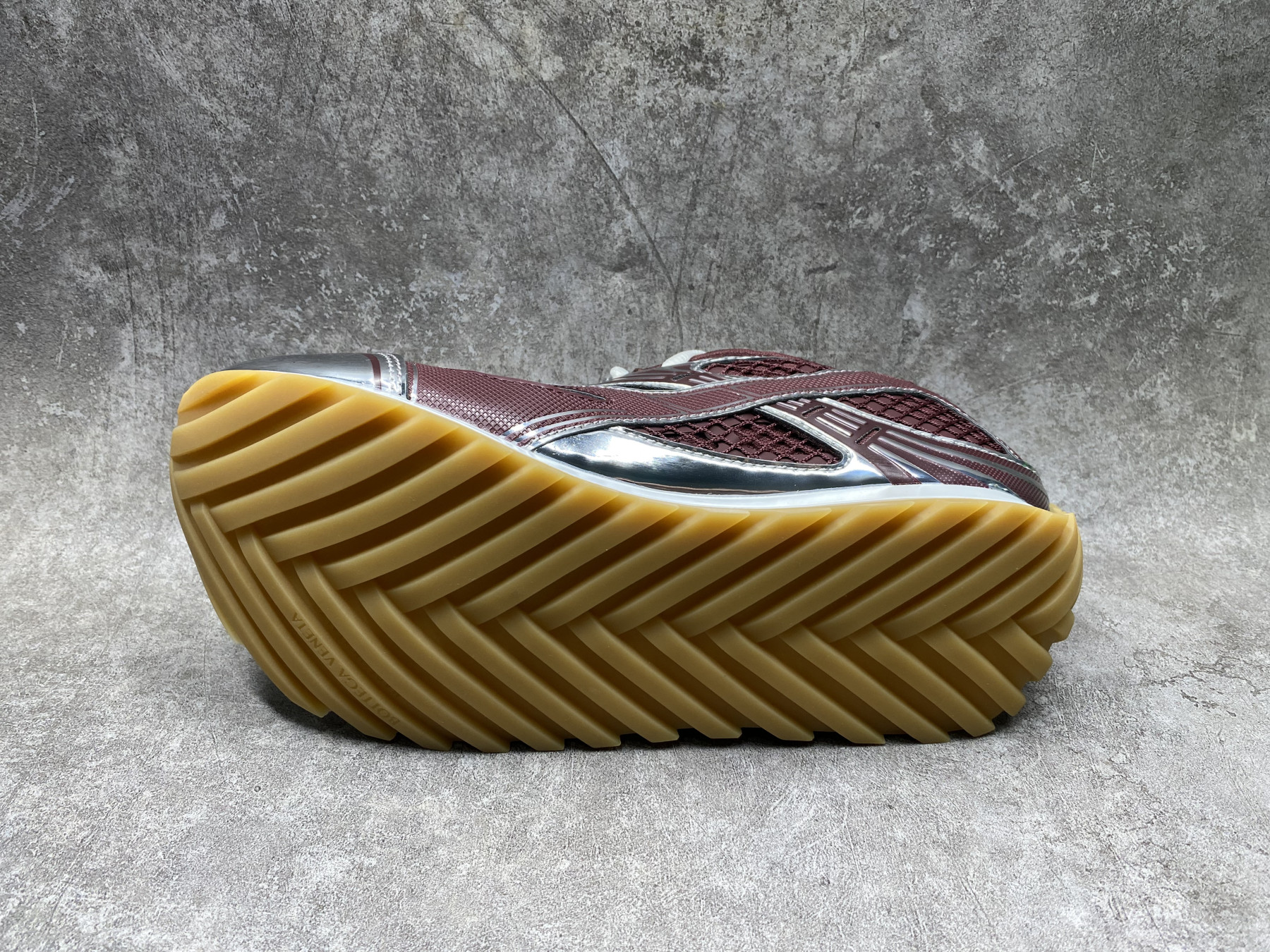 ua b0tt*ga Ven*ta orbit sneaker