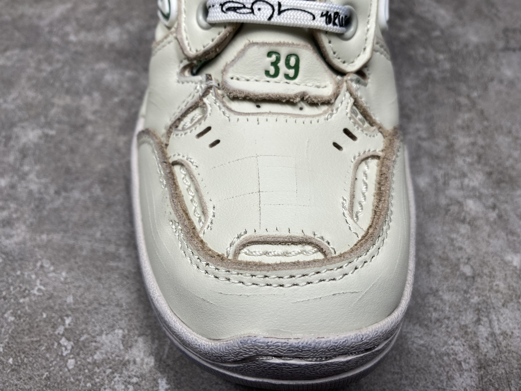 ua Ba1en*iaga hamptons worn-out sneaker (run one size large)