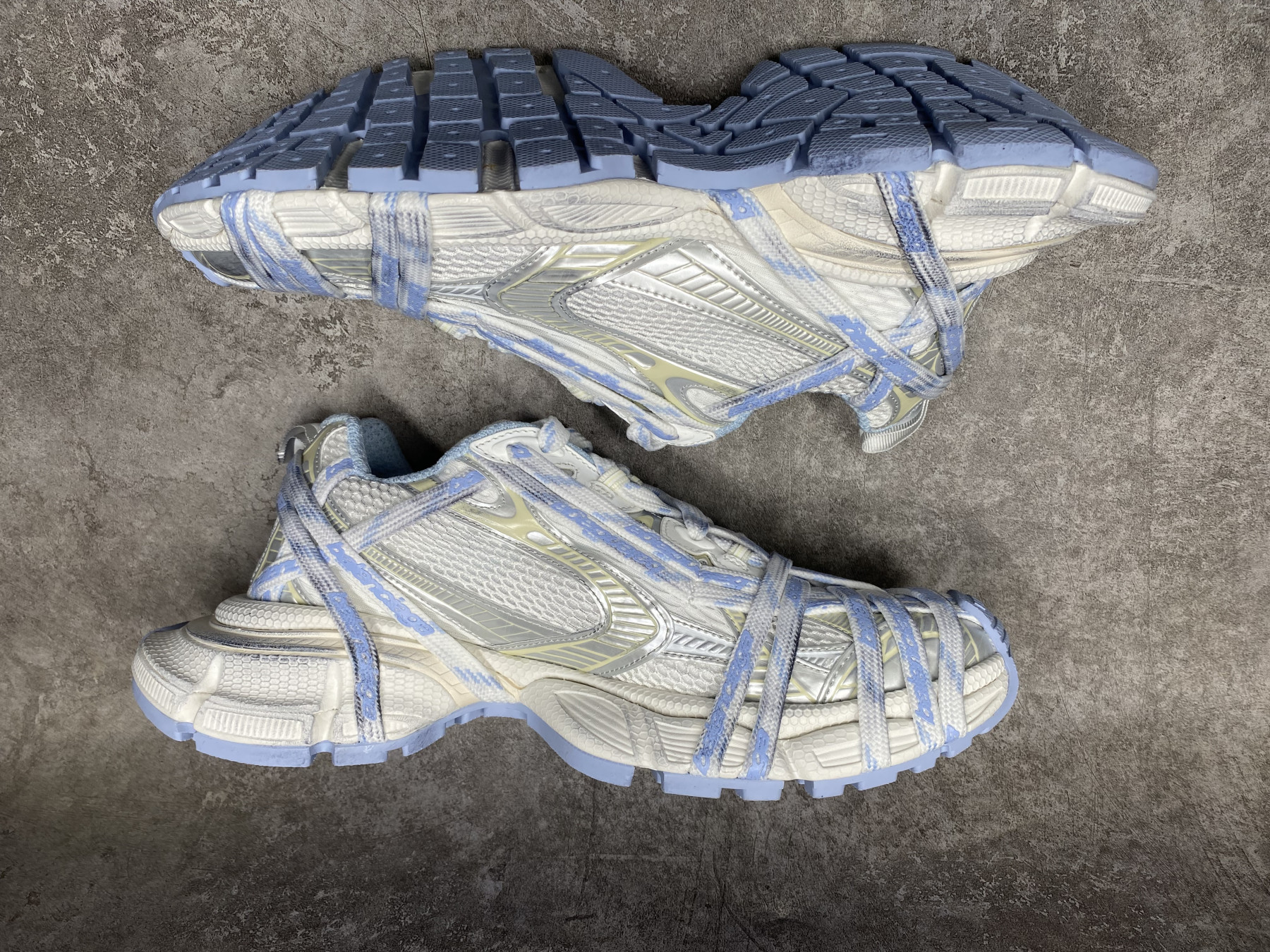 ua Ba1en*iaga 3xl extreme laces logo sneaker(run one size large)