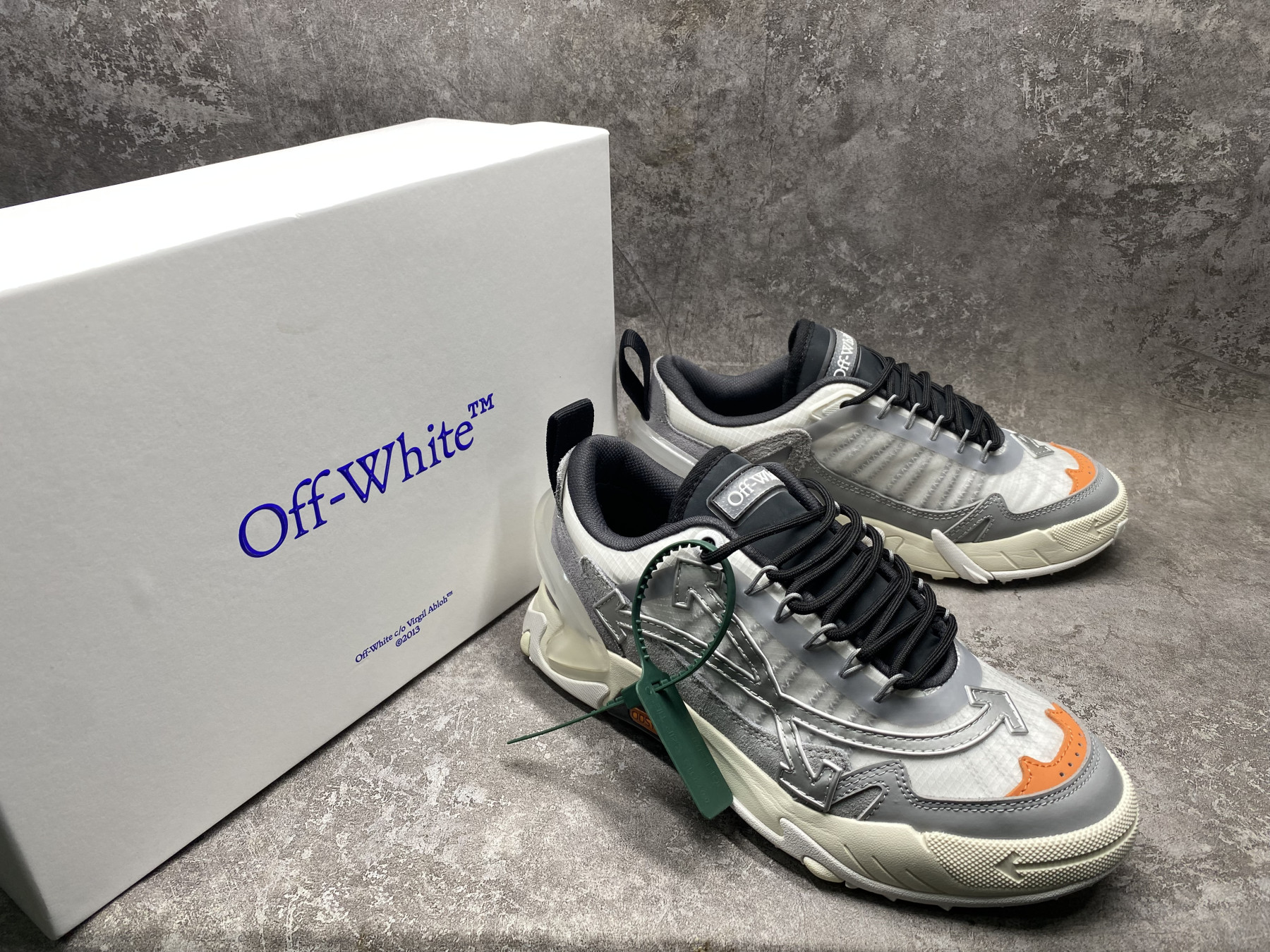UA Off-White Odsy-2000 Sneaker