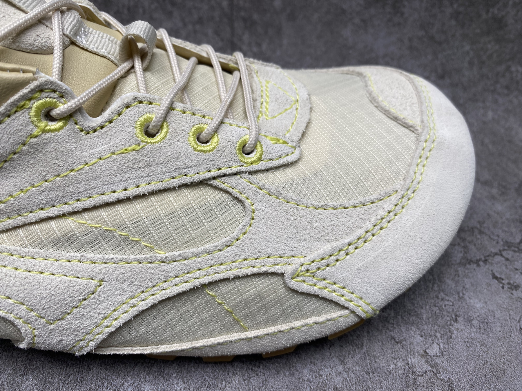 ua b0tt*ga Ven*ta orbit flash sneaker