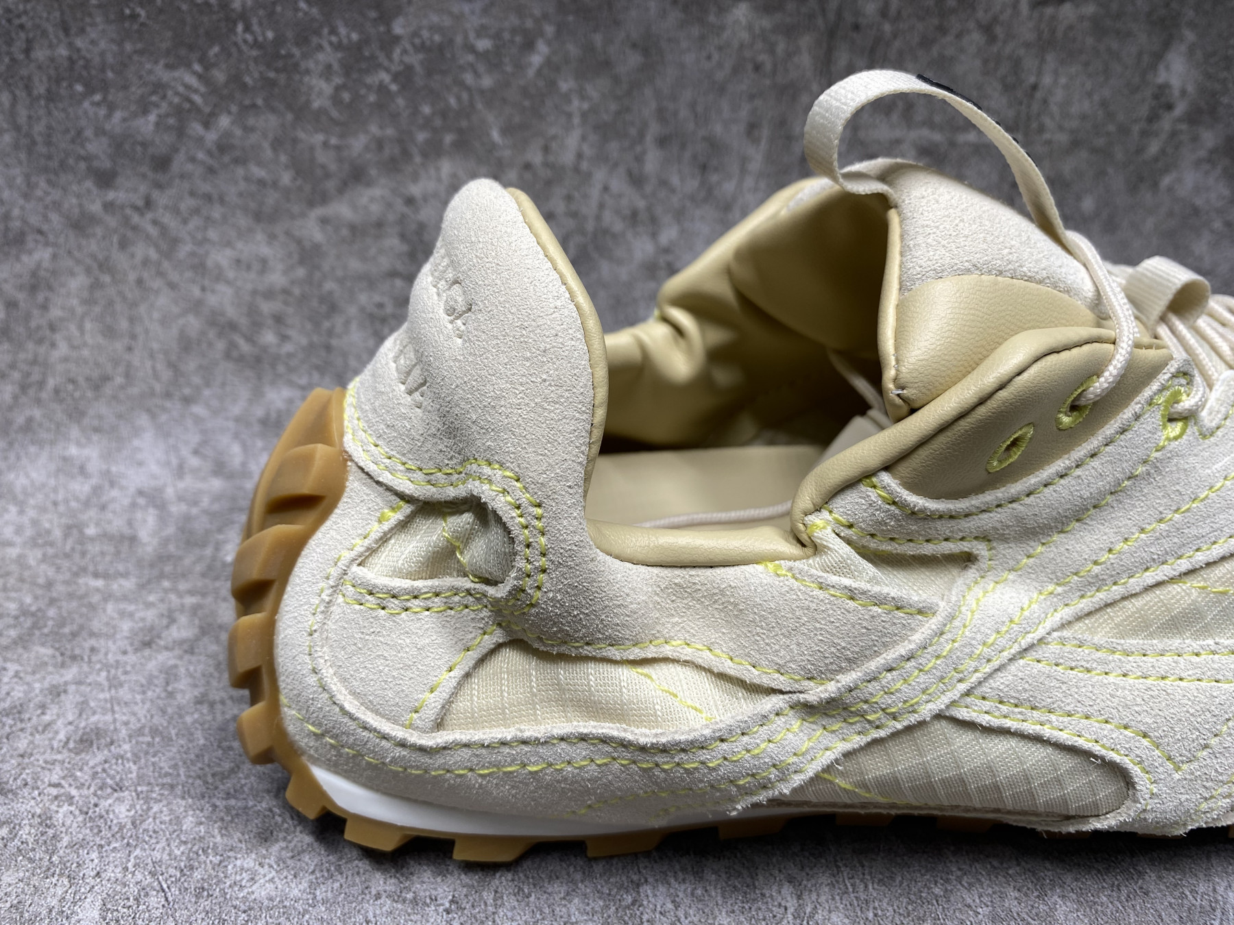ua b0tt*ga Ven*ta orbit flash sneaker
