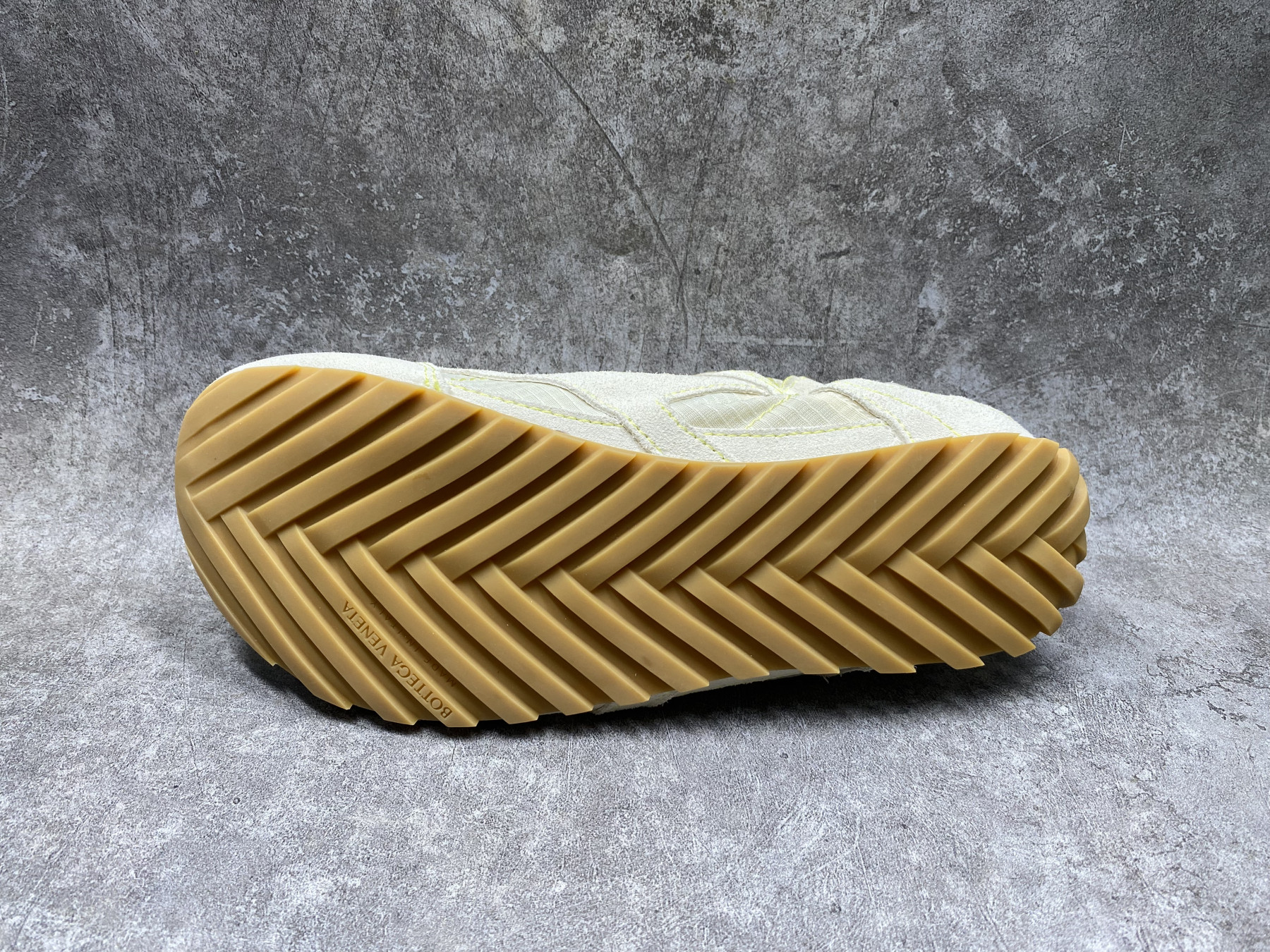 ua b0tt*ga Ven*ta orbit flash sneaker