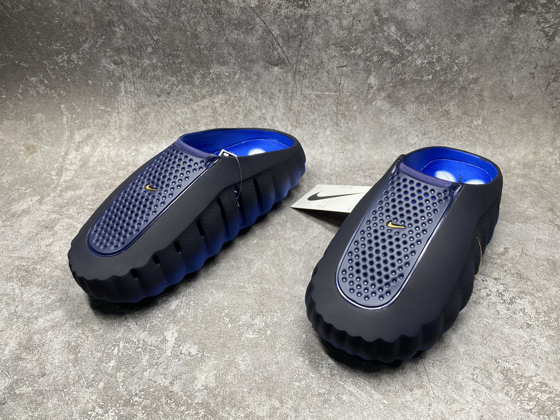 Nike Mind 001 Slide (Runs one size small)