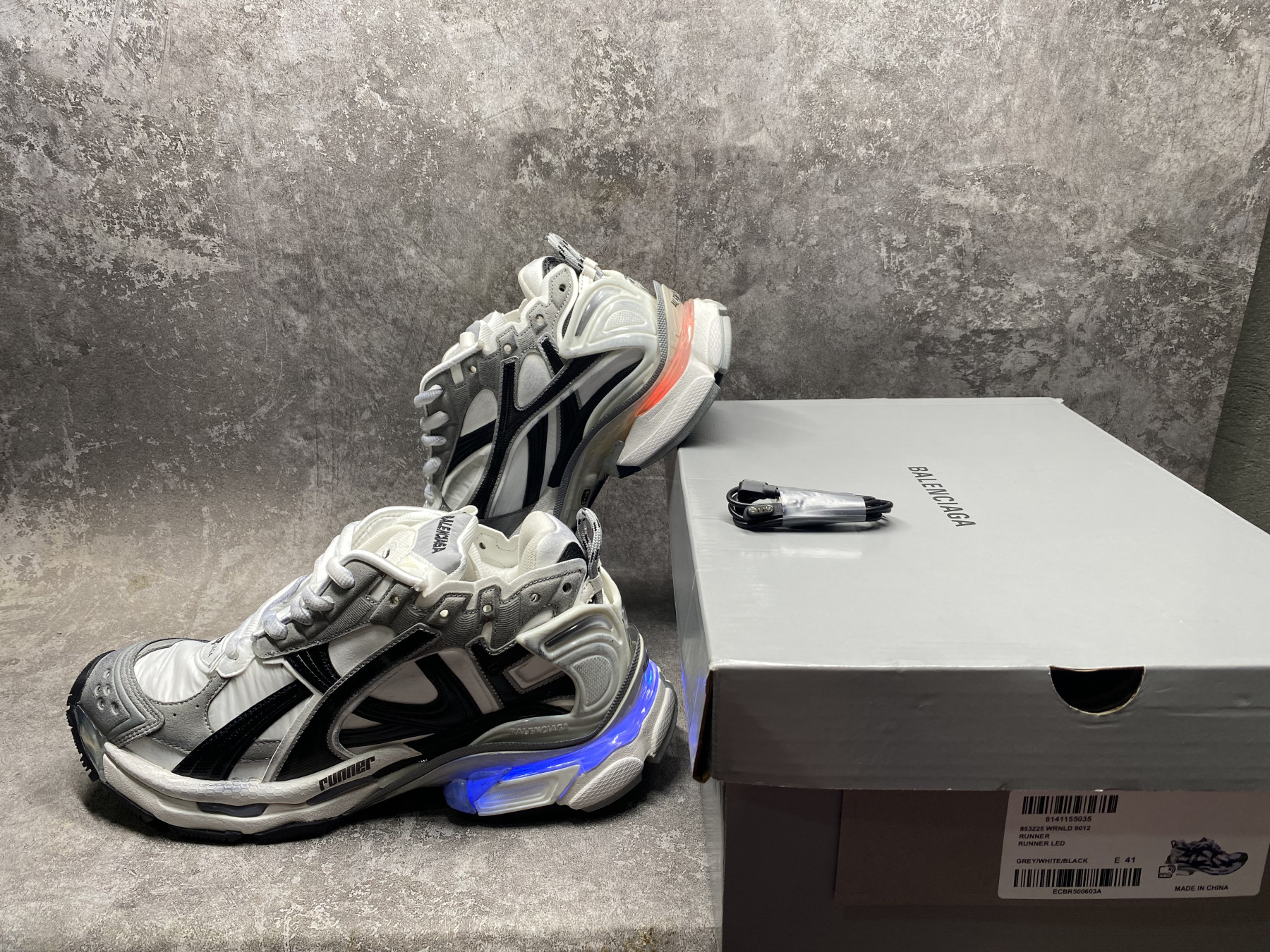 ua Ba1en*iaga runner sneaker
