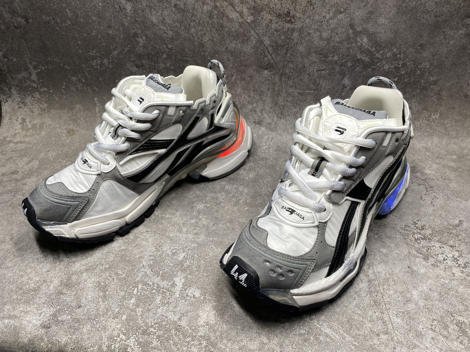 ua Ba1en*iaga runner sneaker