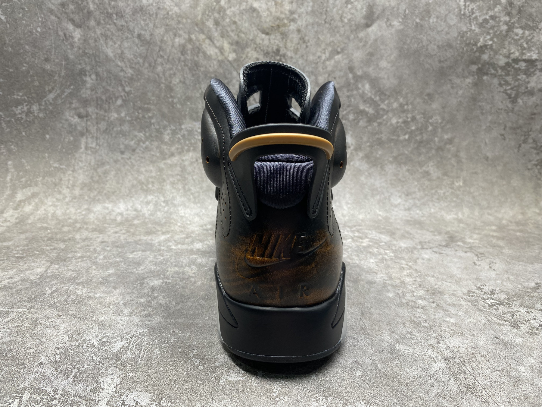 UA AIR JORDAN 6 Retro