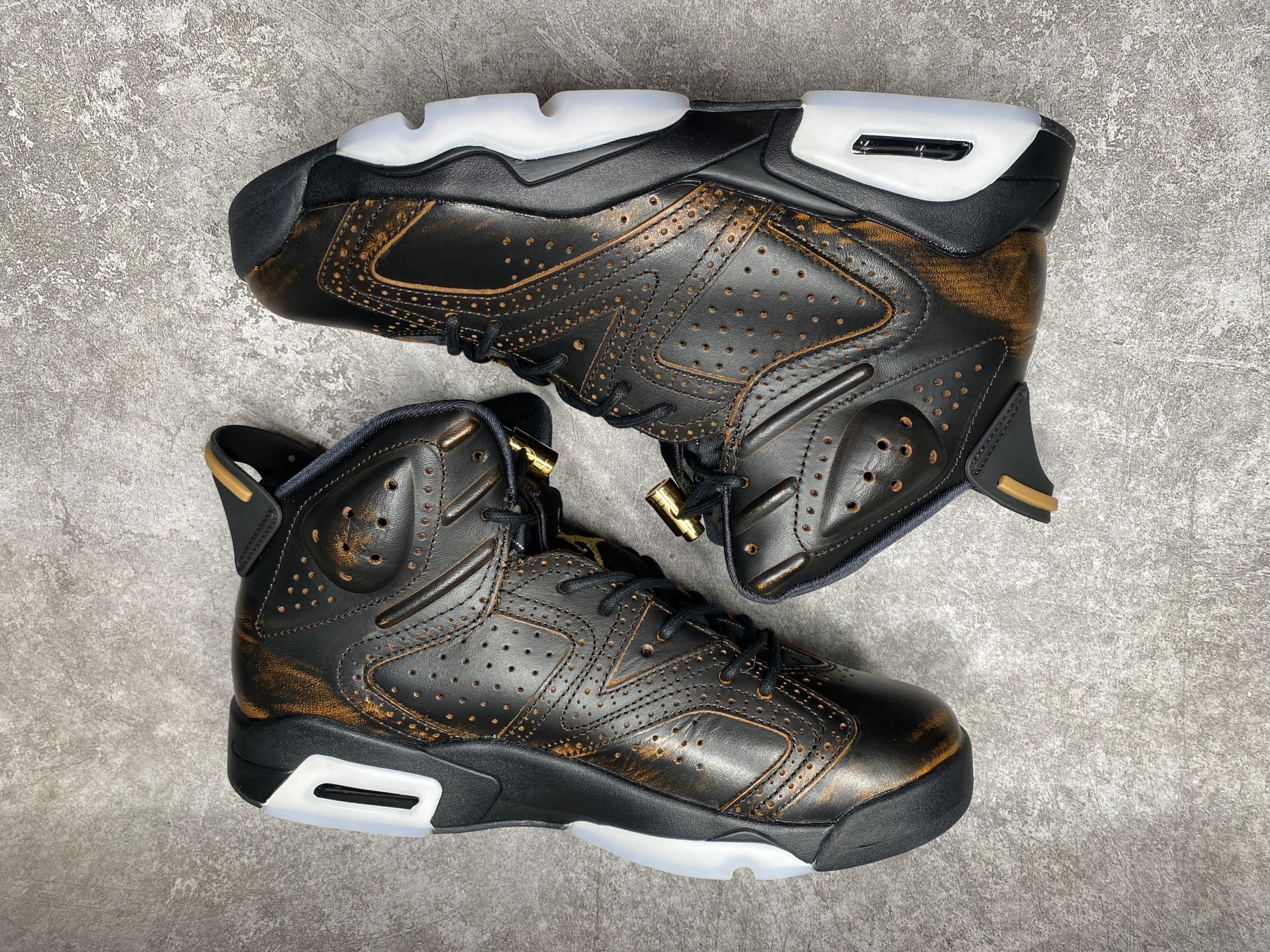 UA AIR JORDAN 6 Retro