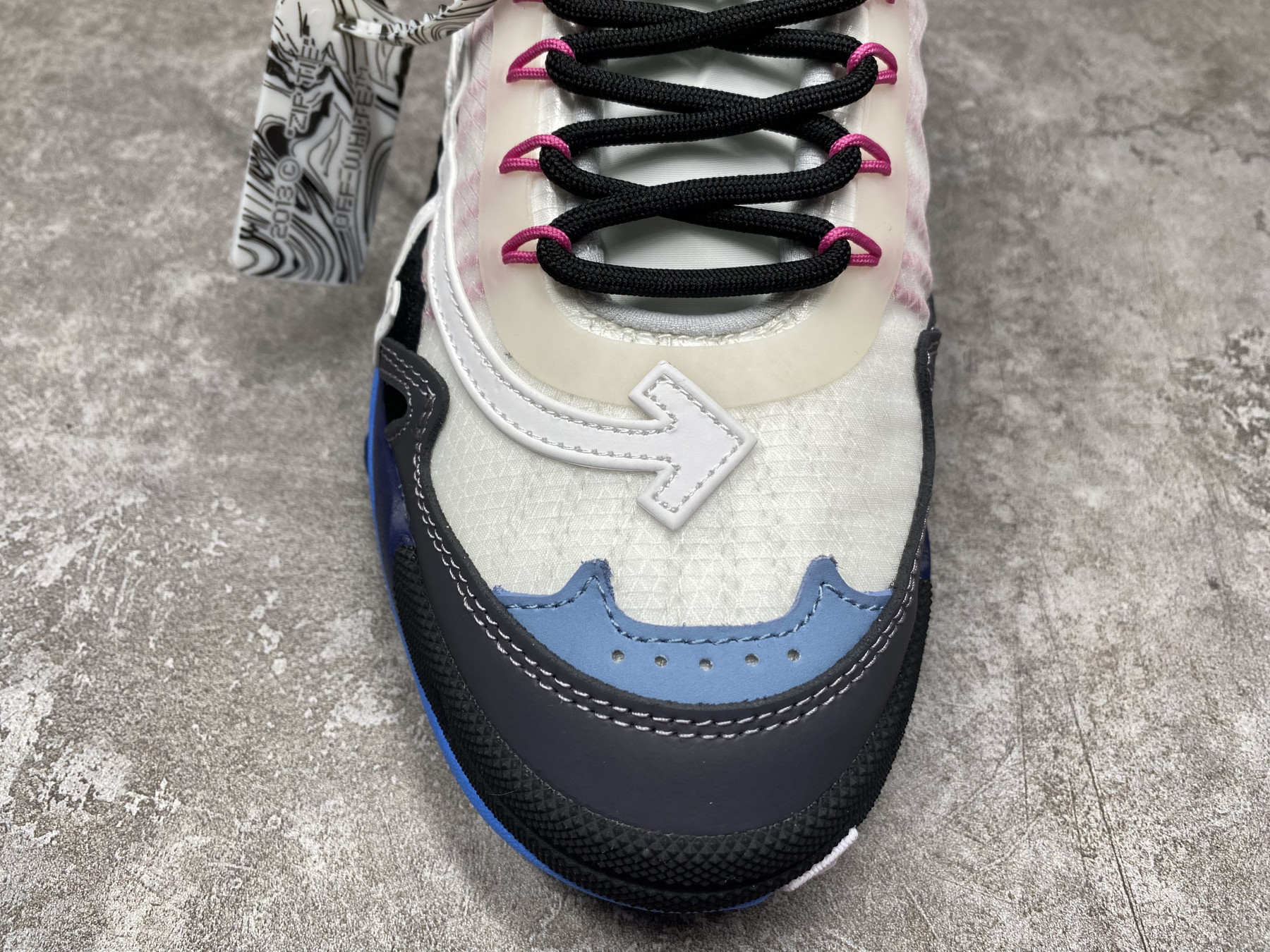 UA Off-White Odsy-2000 Sneaker
