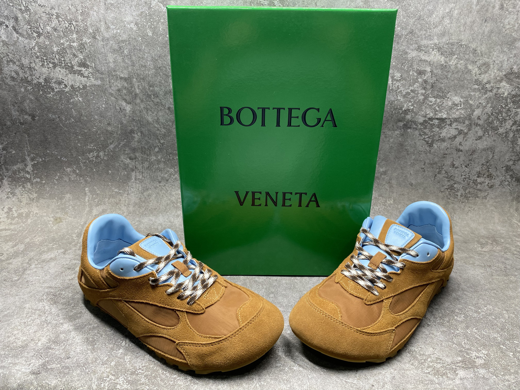 ua b0tt*ga Ven*ta orbit flash sneaker