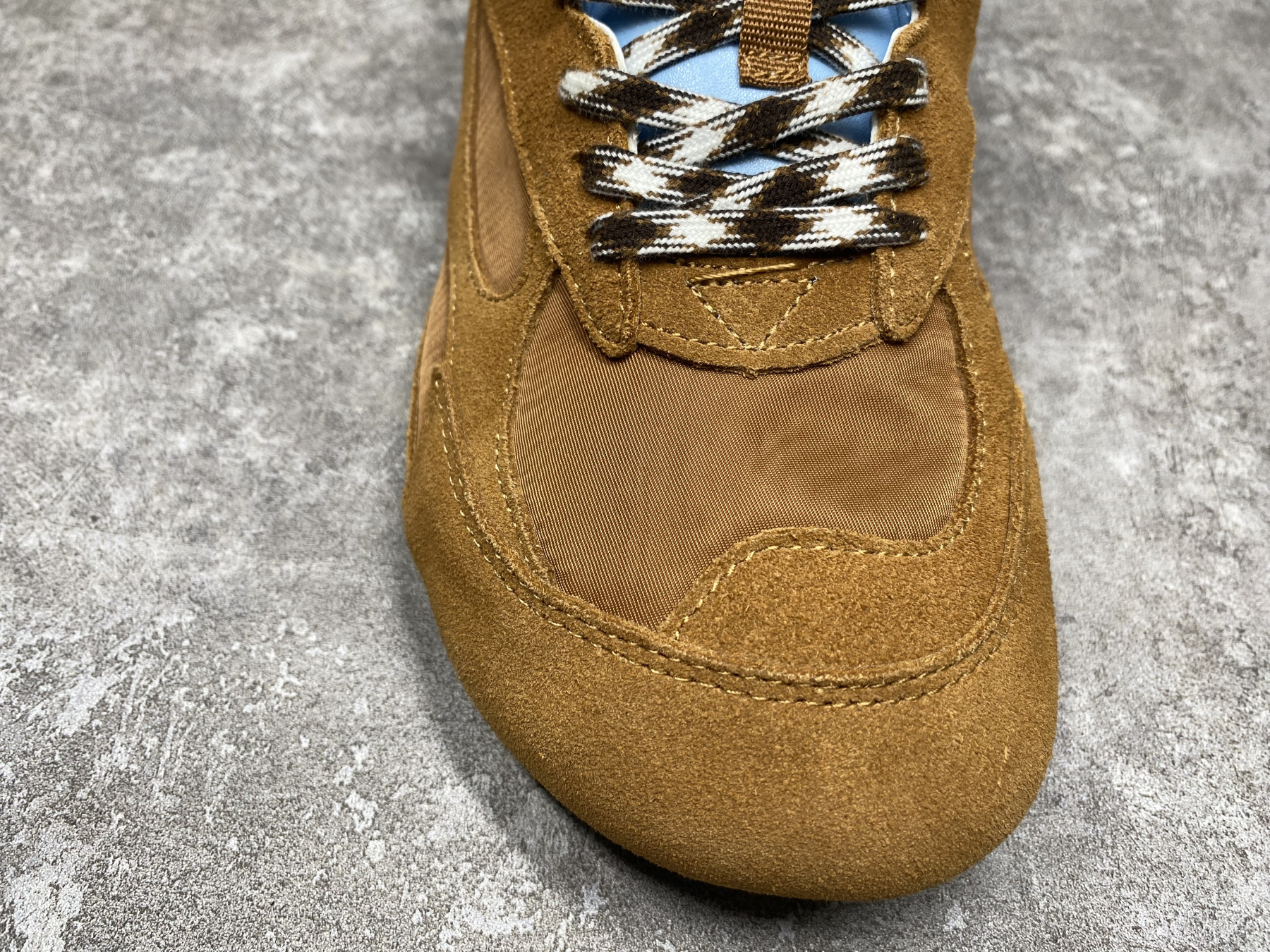 ua b0tt*ga Ven*ta orbit flash sneaker