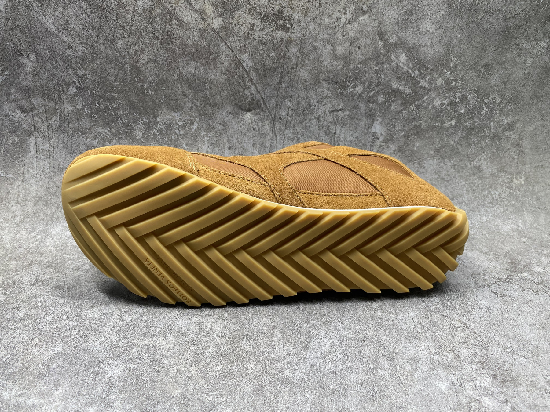 ua b0tt*ga Ven*ta orbit flash sneaker