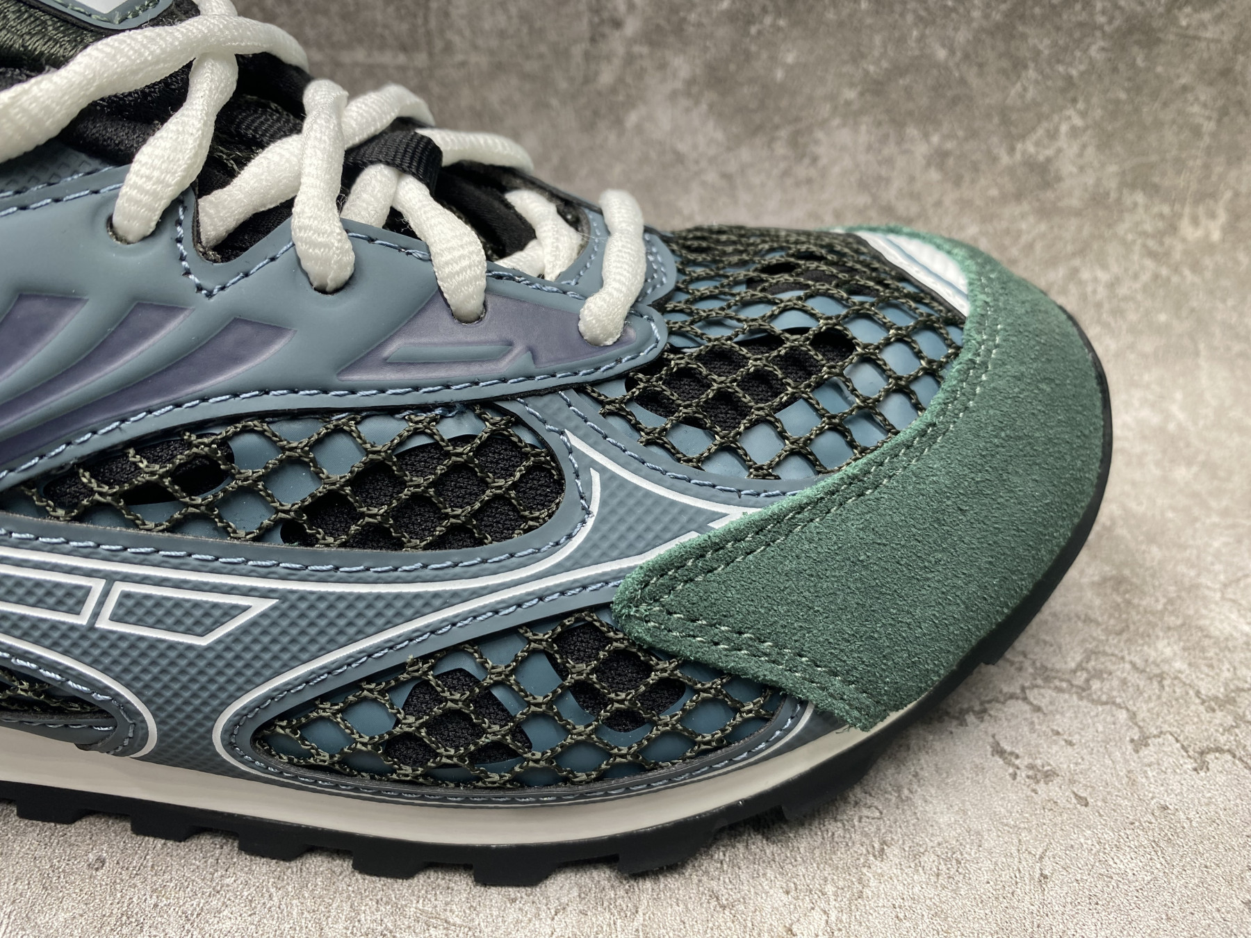 ua b0tt*ga Ven*ta orbit sneaker