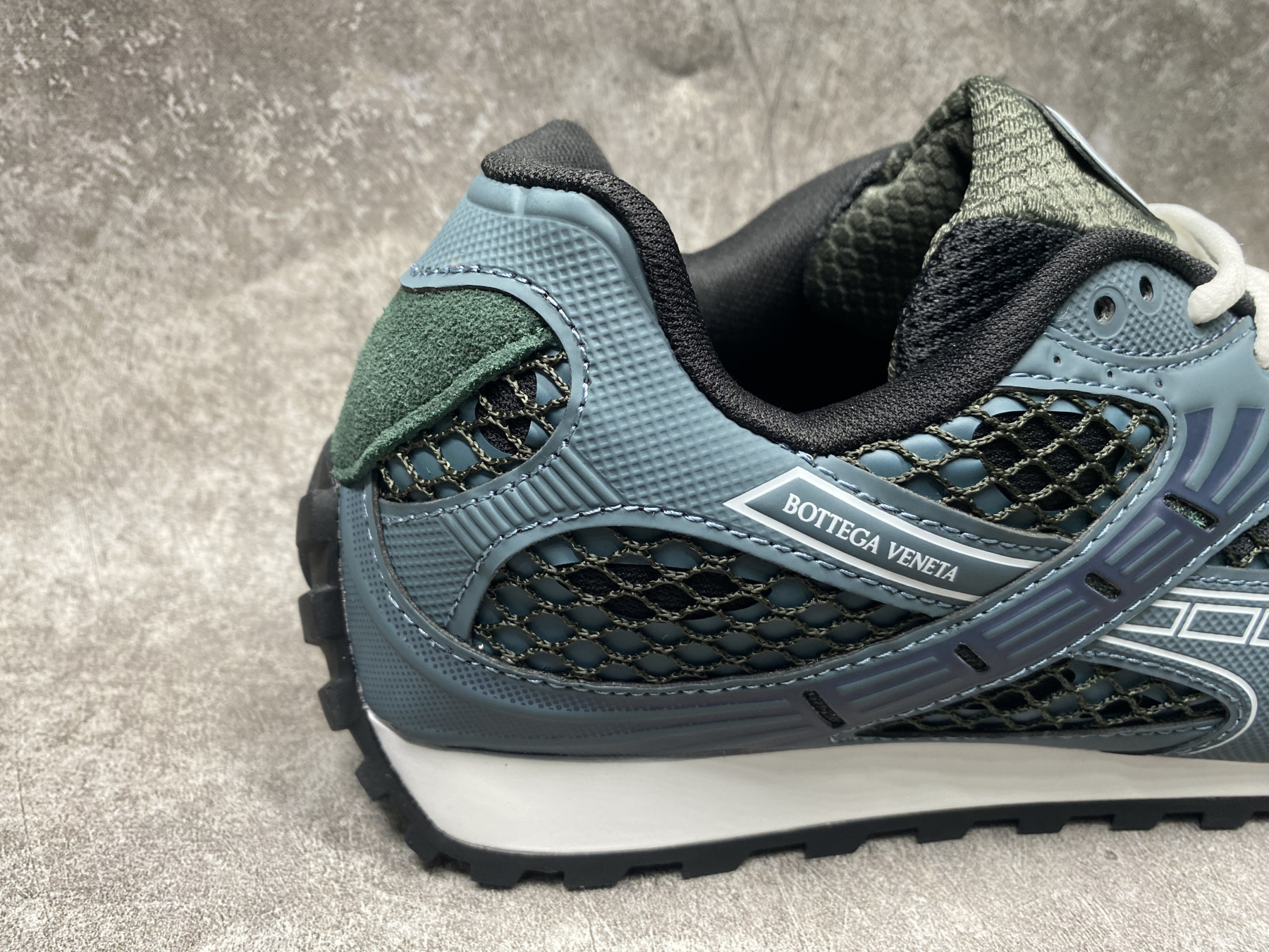 ua b0tt*ga Ven*ta orbit sneaker
