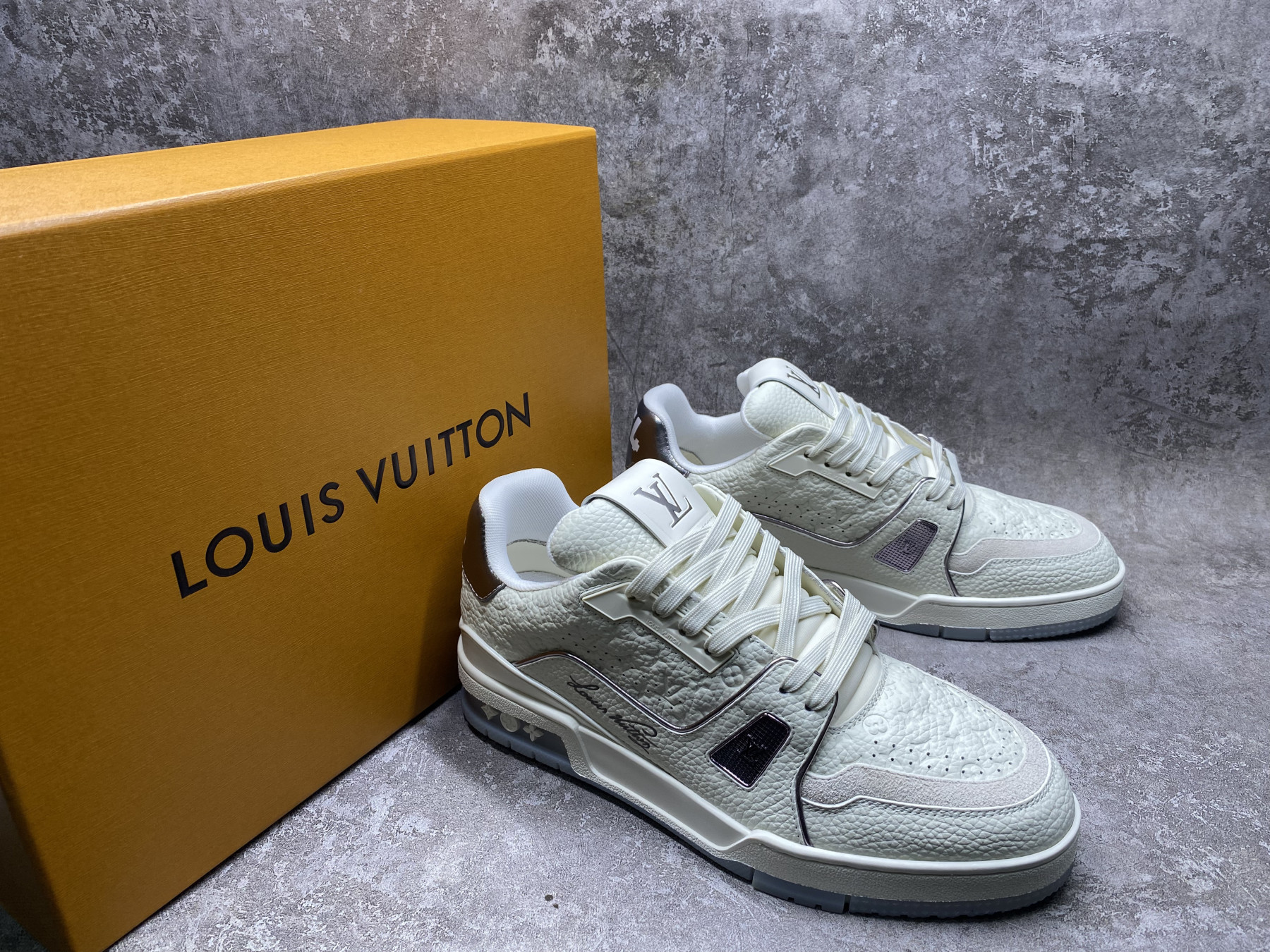 UA LV trainer Sneakers