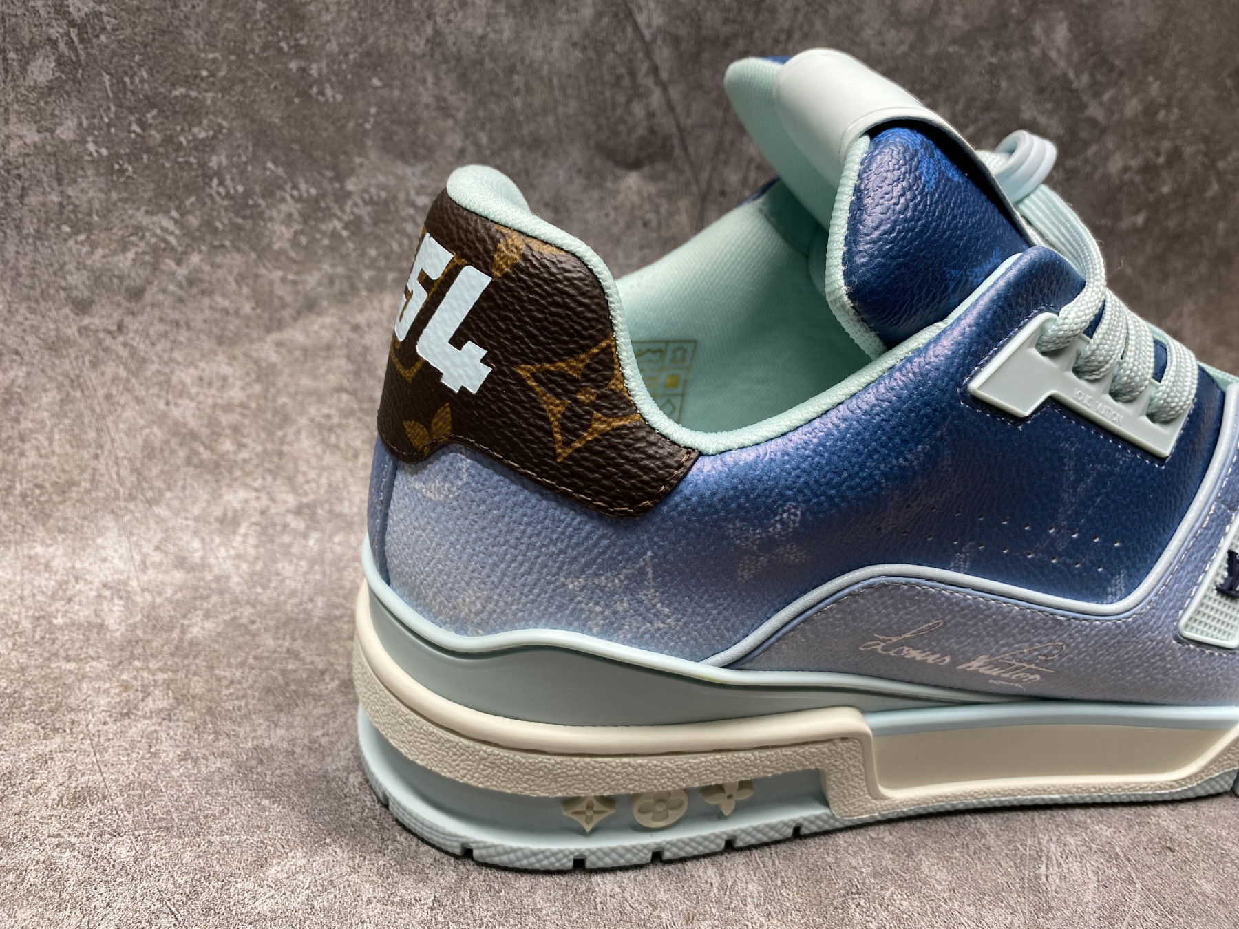 UA LV trainer Sneakers