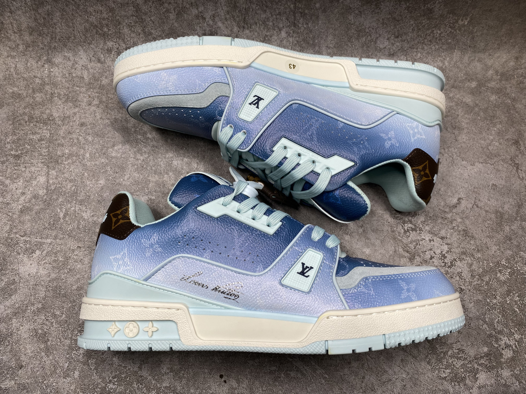 UA LV trainer Sneakers