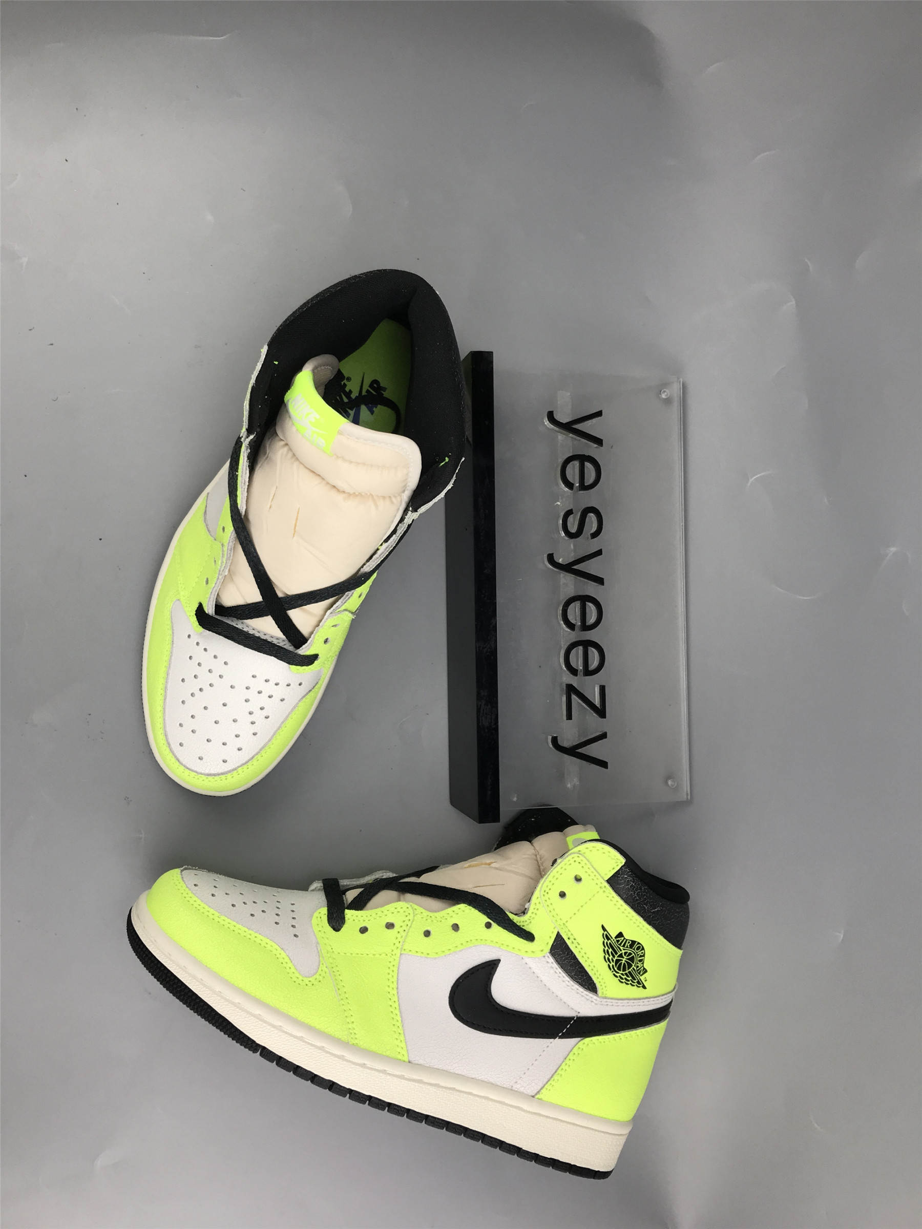 UA AIR JORDAN 1 HIGH OG â€œVISIONAIREâ€