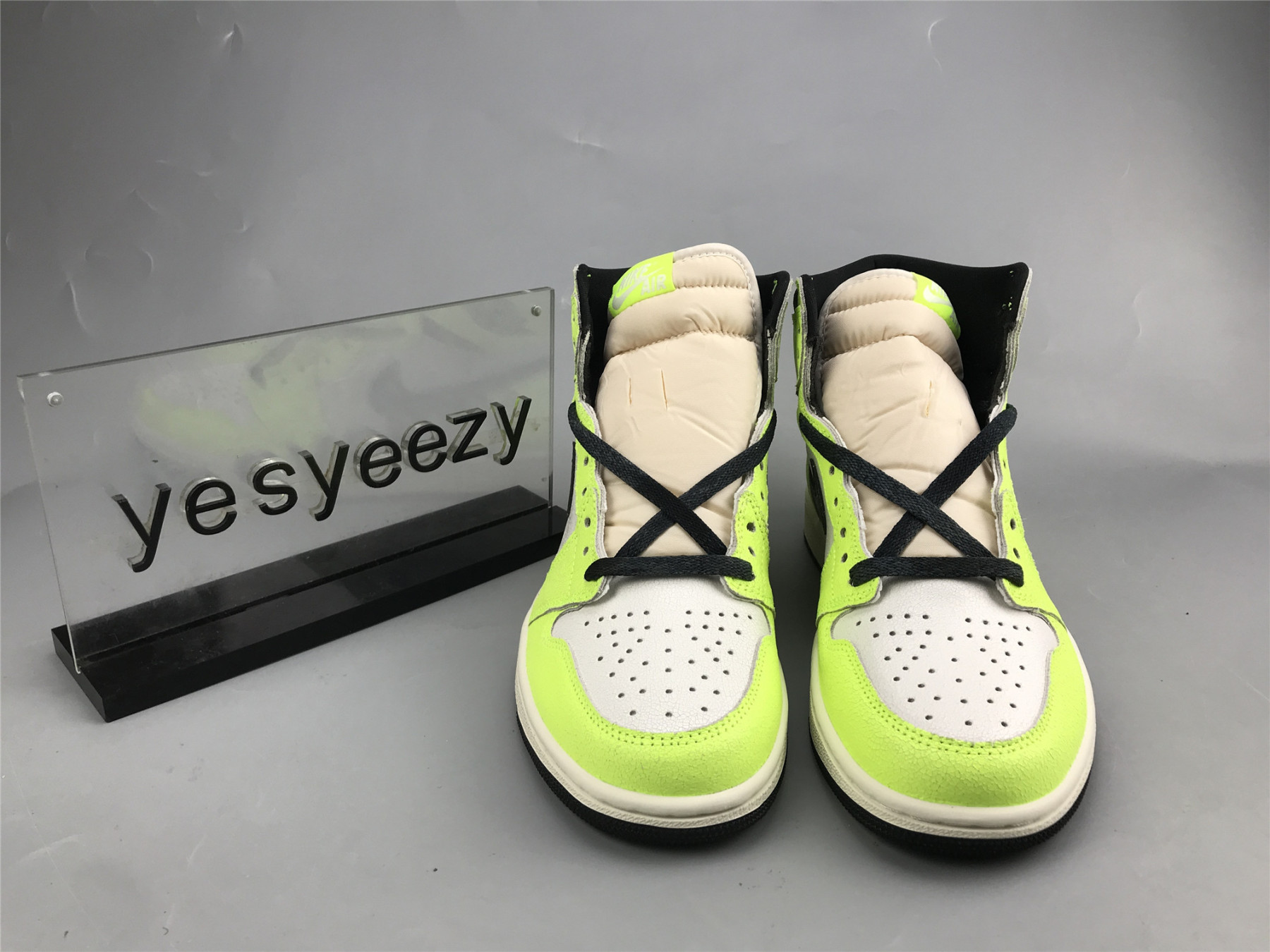 UA AIR JORDAN 1 HIGH OG â€œVISIONAIREâ€