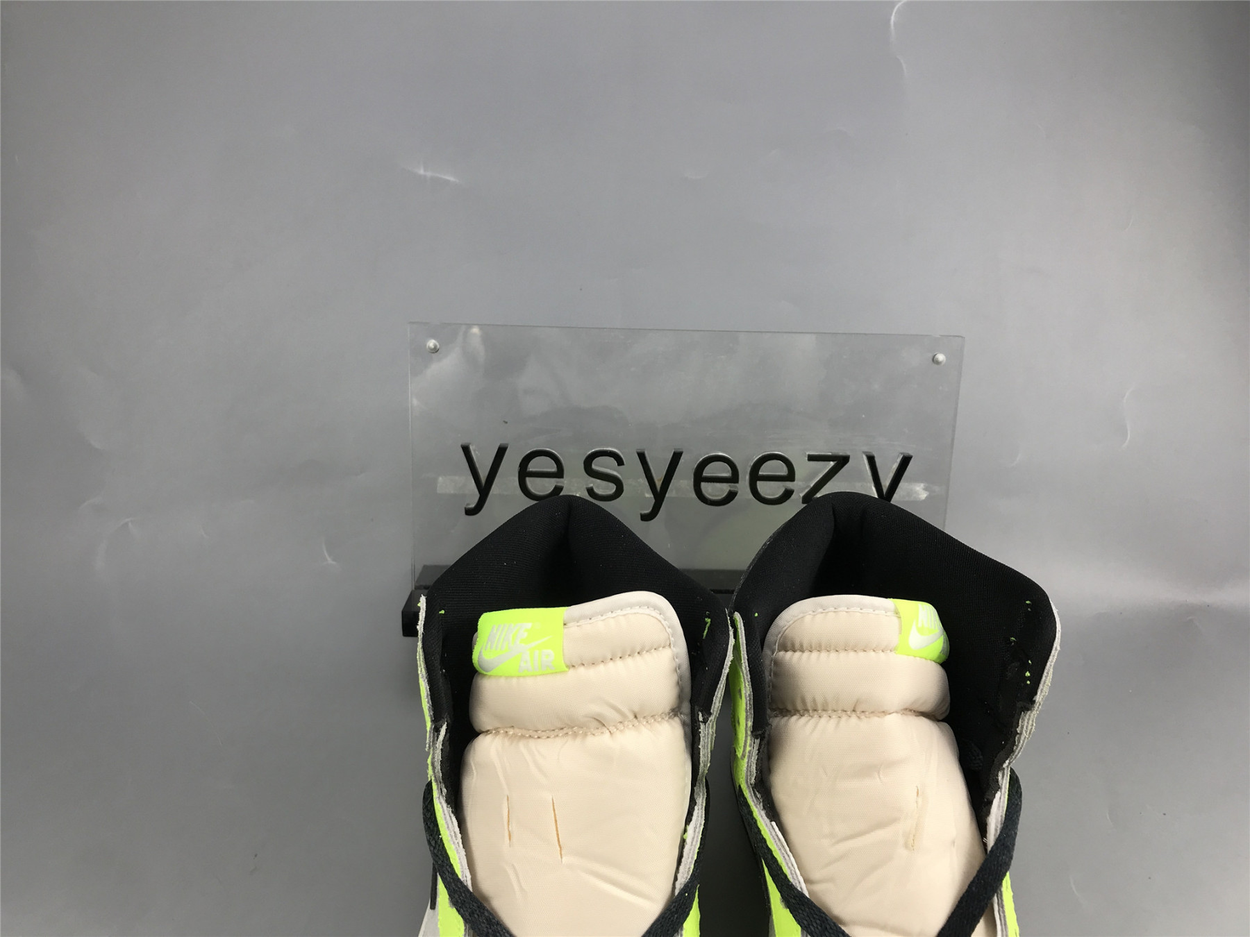 UA AIR JORDAN 1 HIGH OG â€œVISIONAIREâ€