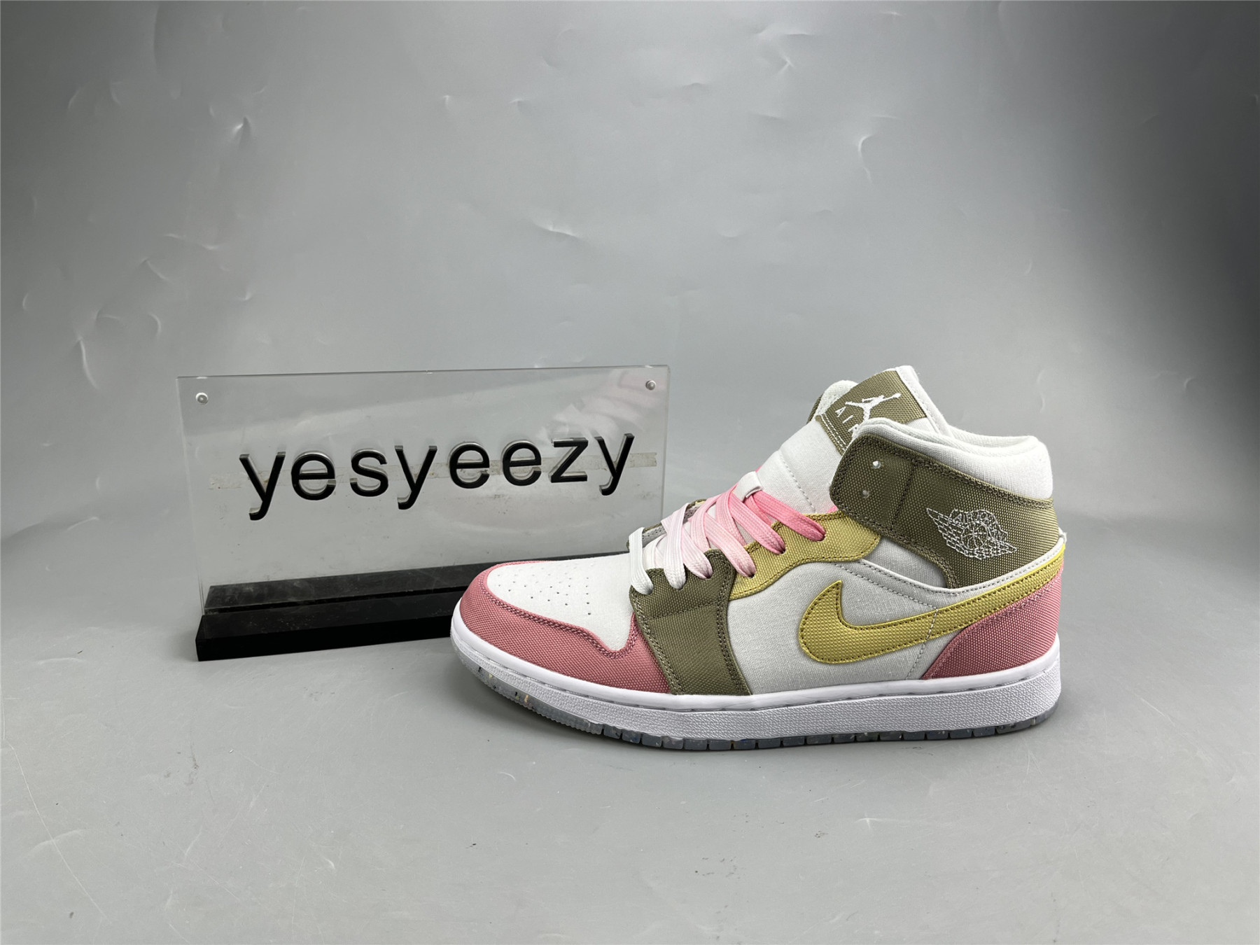 UA AIR JORDAN 1 MID SE GS 