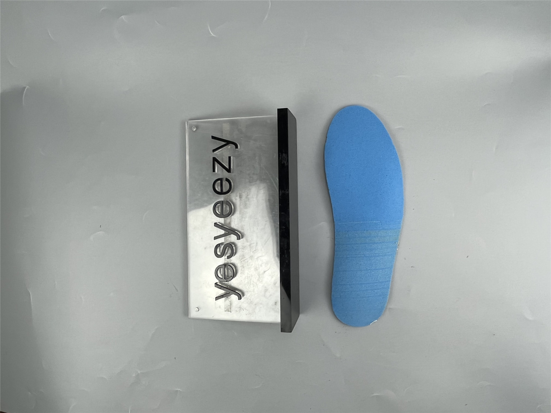 UA AIR JORDAN 1 MID SE GS 