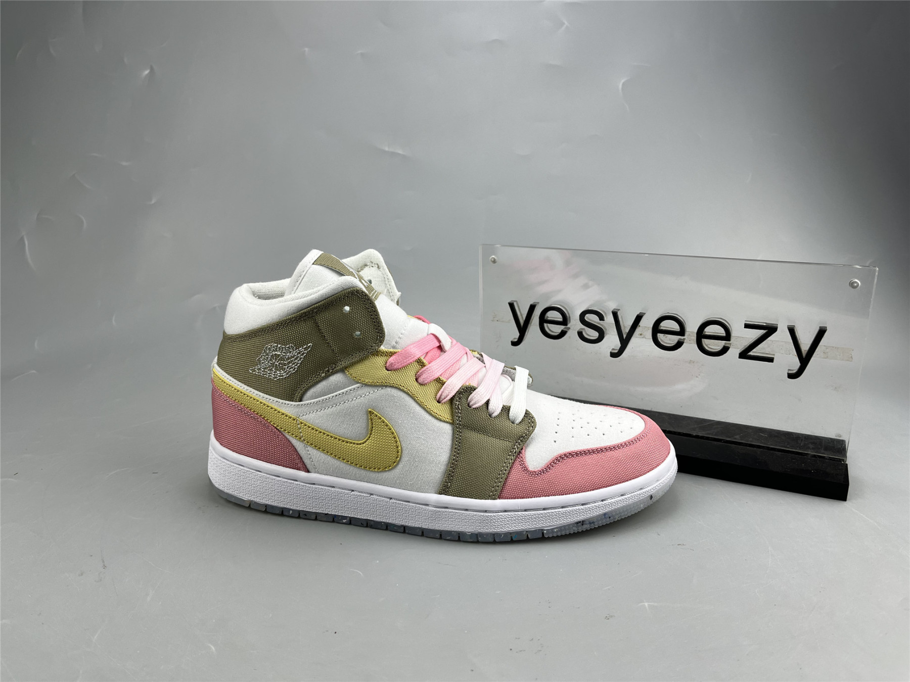 UA AIR JORDAN 1 MID SE GS 