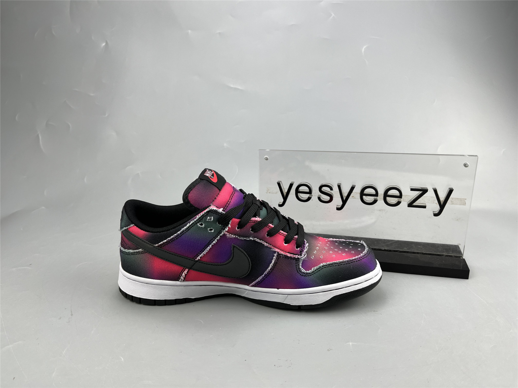 UA NIKE DUNK LOW "GRAFFITI"