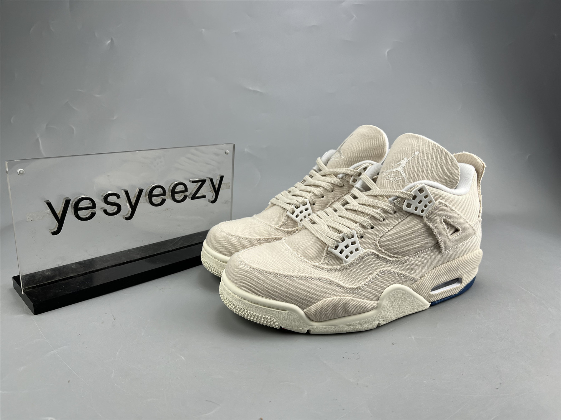 UA WMNS AIR JORDAN 4 RETRO 