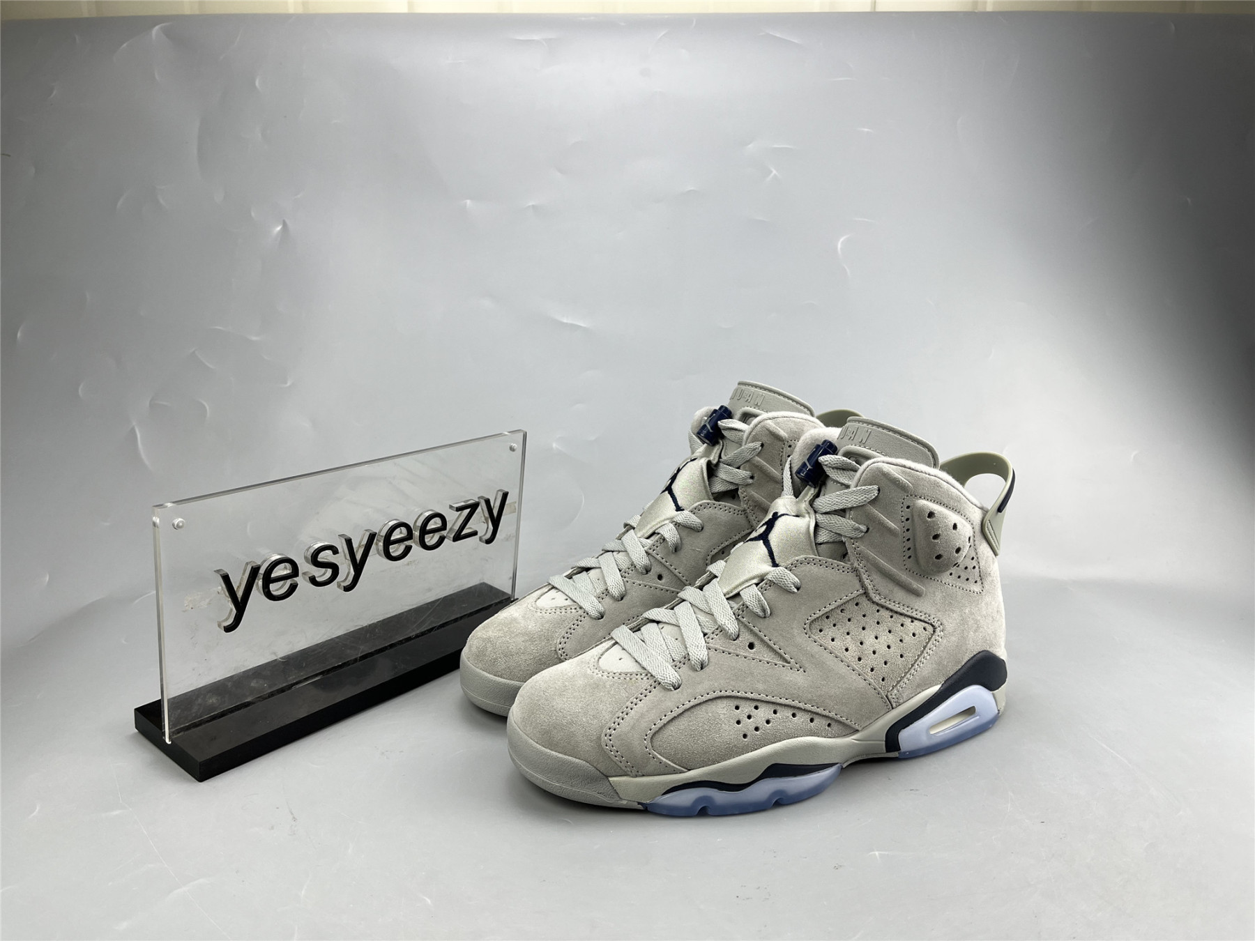 UA AIR JORDAN 6 RETRO 