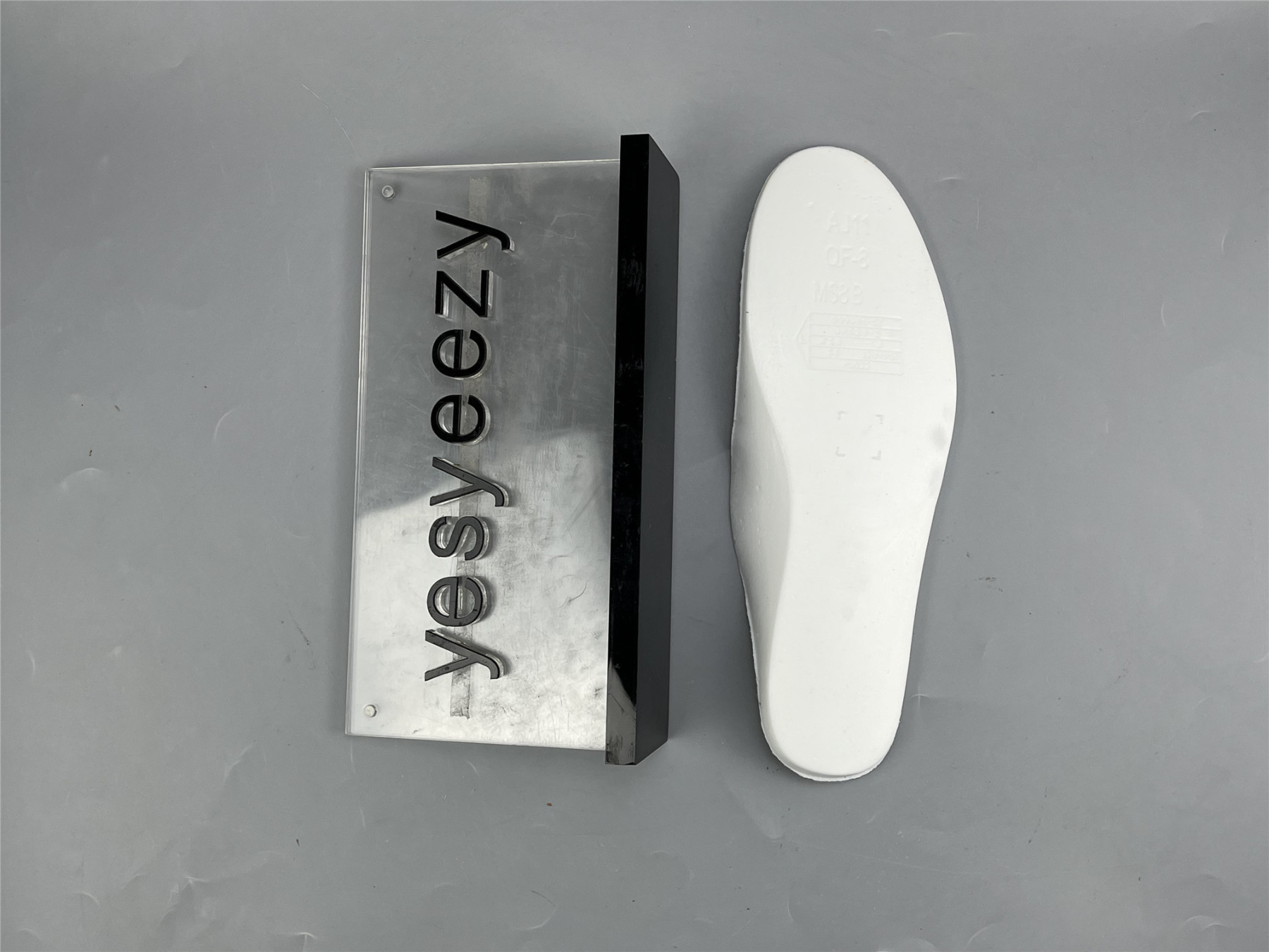 UA AIR JORDAN 6 RETRO 