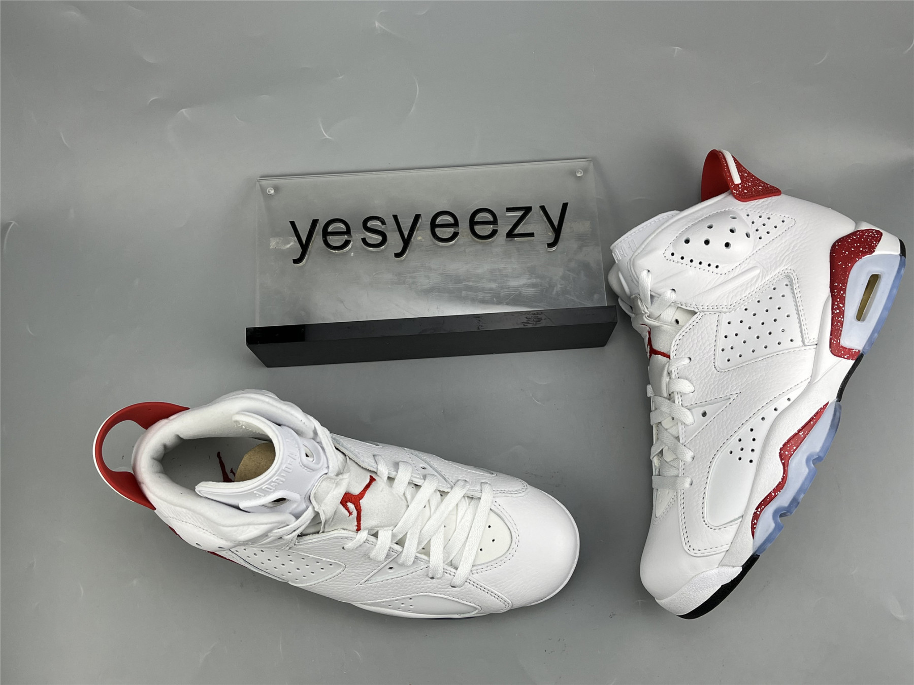 UA AIR JORDAN 6 RETRO 