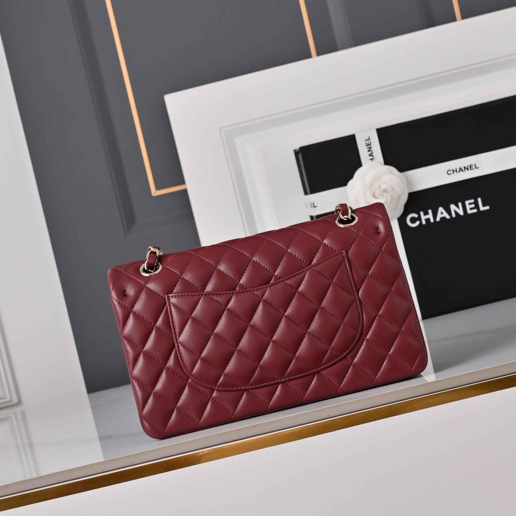 Ch**el Classic Burgundy Lambskin Flap Handbag with Light Gold Hardware A01112 15.5x25.5x6cm