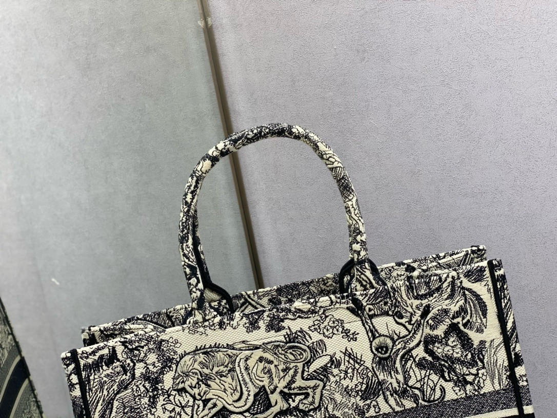 LARGE D10r BOOK TOTE Ecru and Blue Toile de Jouy Embroidery 16.5 x 14 x 7.5 inches