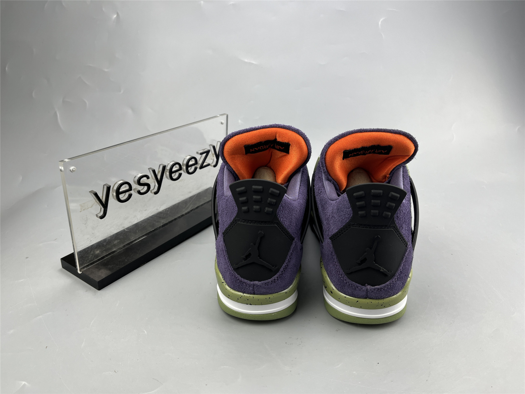 UA WMNS AIR JORDAN 4 RETRO