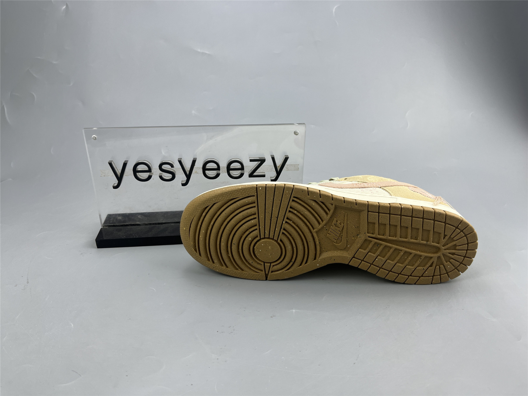 UA NIKE WMNS DUNK LOW 