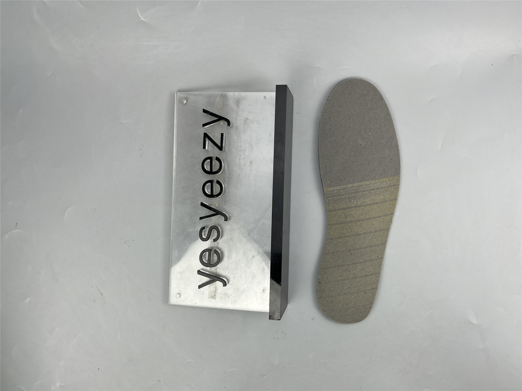 UA AIR JORDAN 6 RETRO 