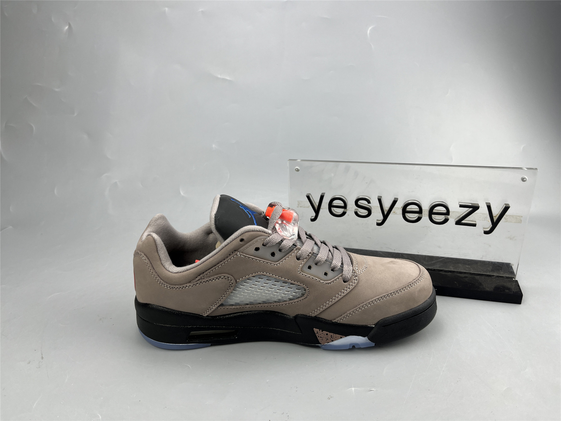 UA PARIS SAINT-GERMAIN X AIR JORDAN 5 RETRO LOW 