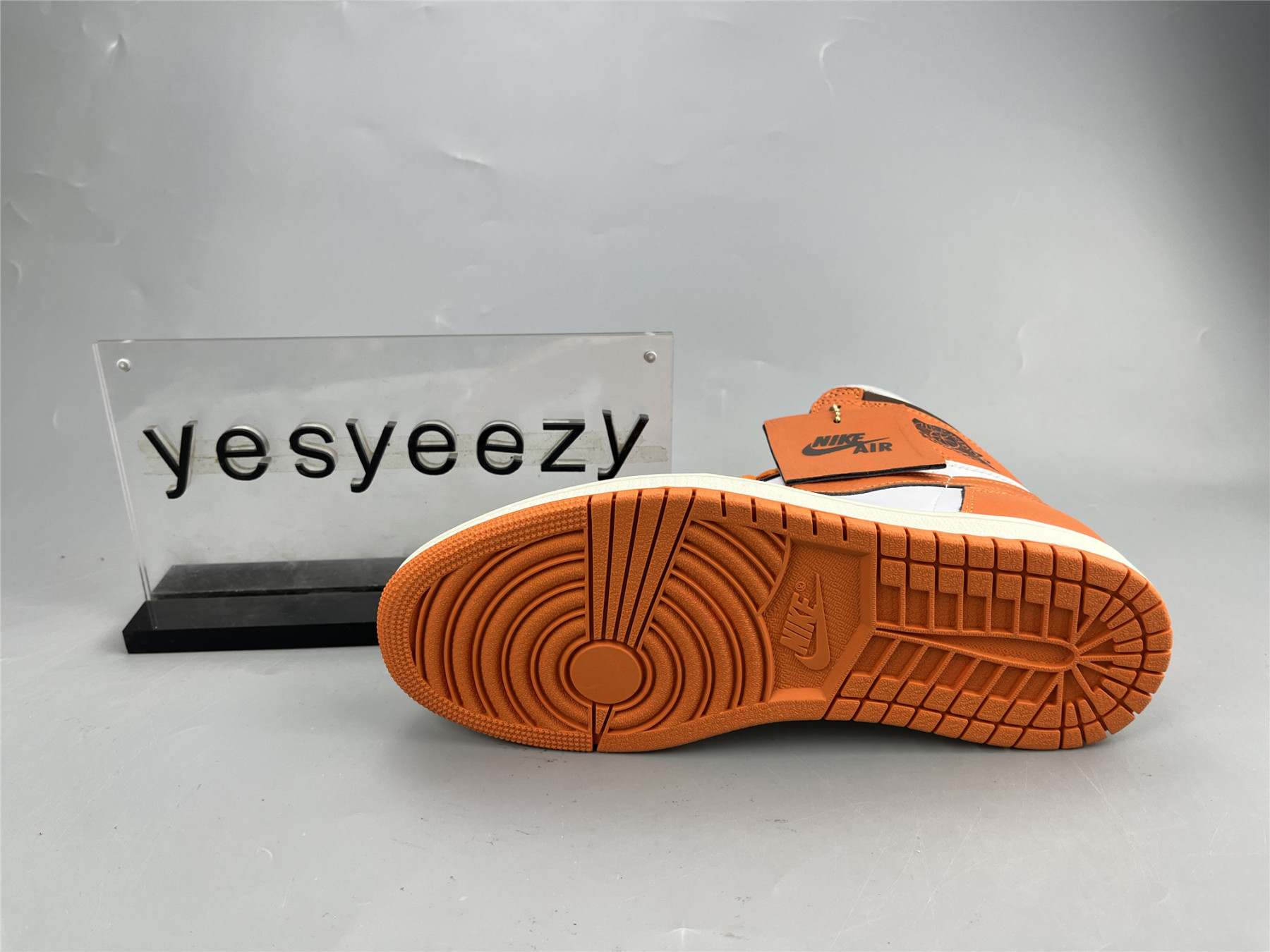 UA WMNS AIR JORDAN 1 HIGH OG 