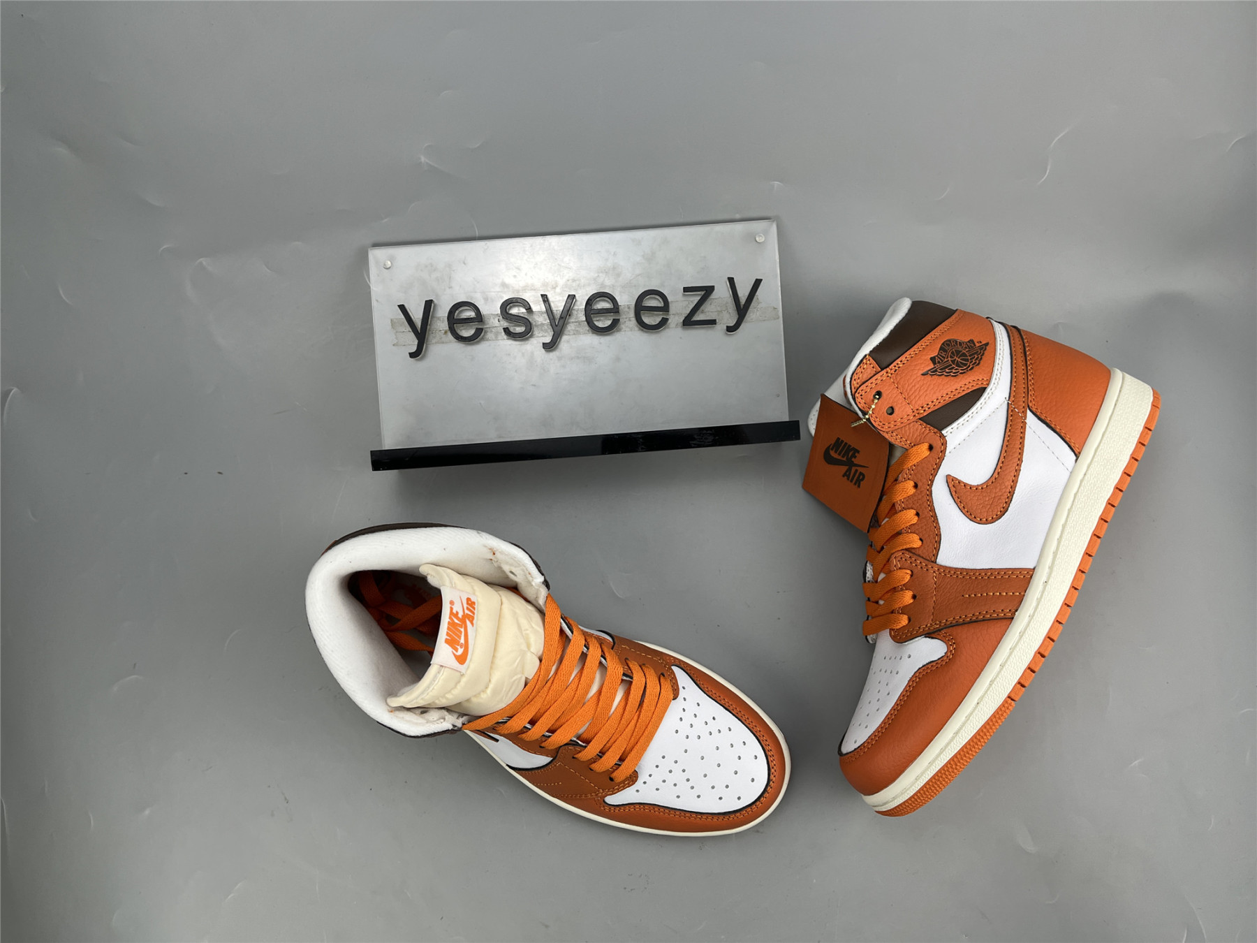 UA WMNS AIR JORDAN 1 HIGH OG 