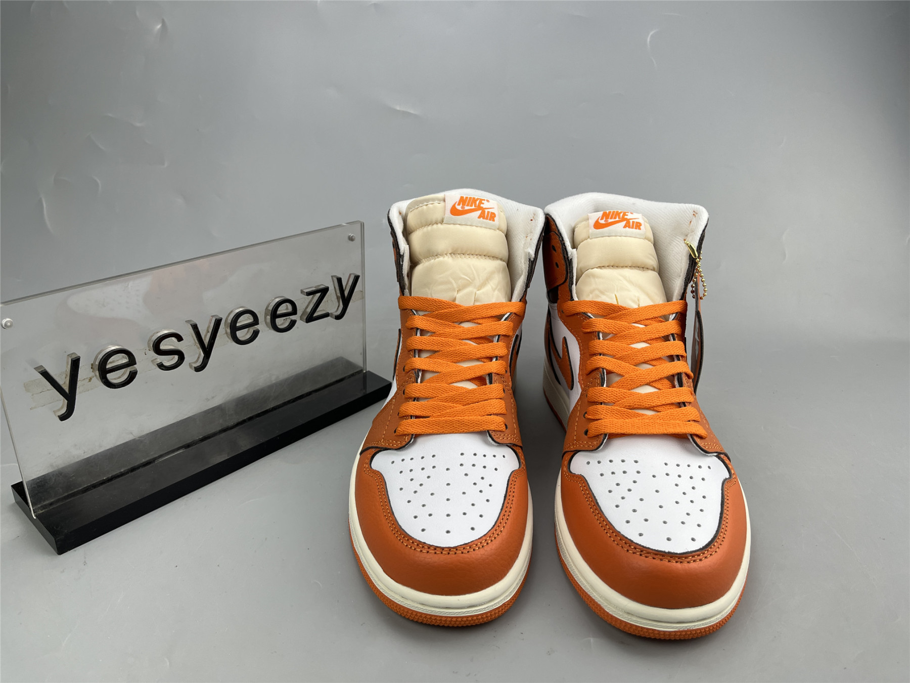 UA WMNS AIR JORDAN 1 HIGH OG 