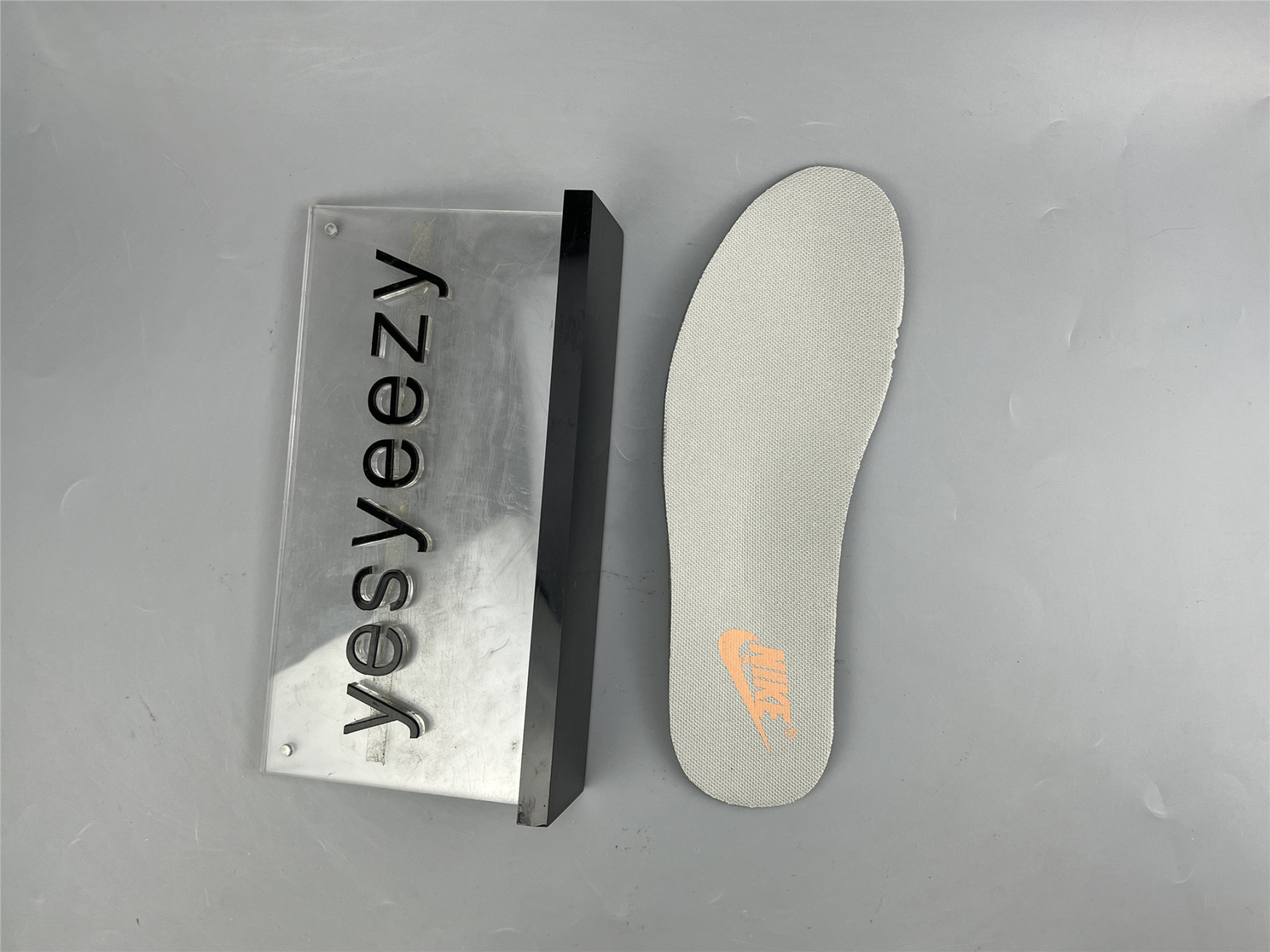 UA NIKE AIR TRAINER 1 