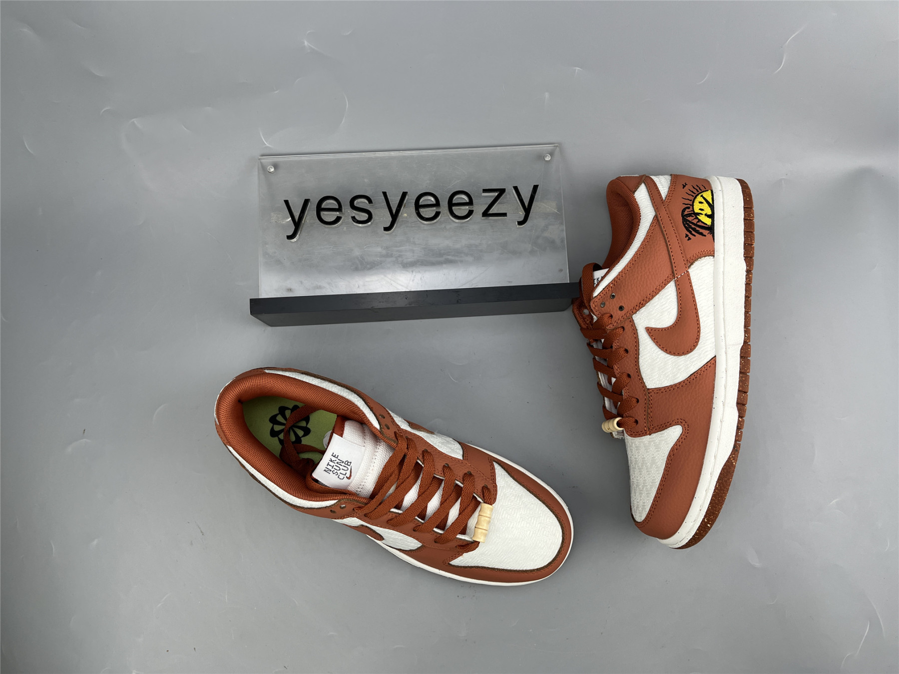 UA NIKE WMNS DUNK LOW RETRO 