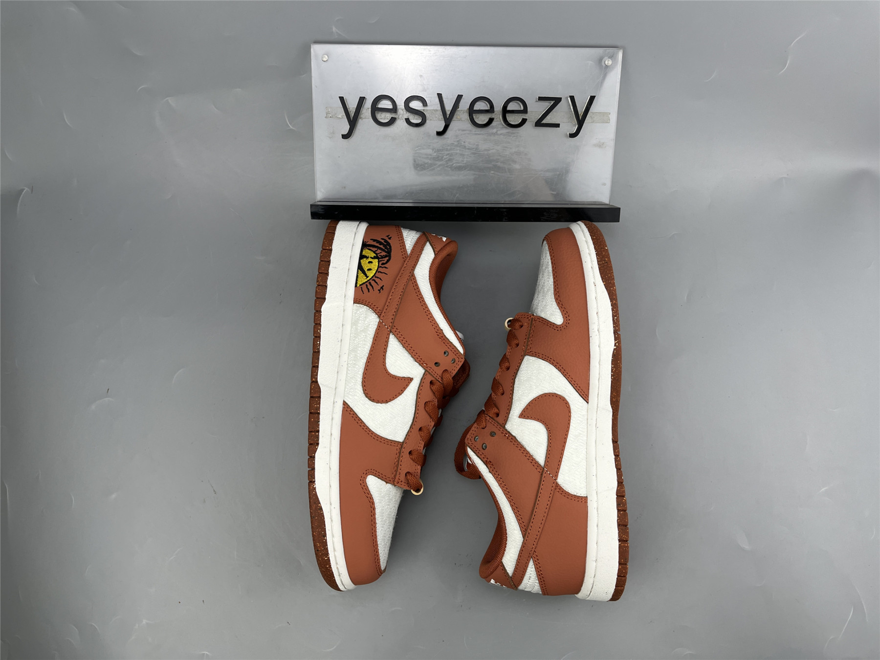 UA NIKE WMNS DUNK LOW RETRO 